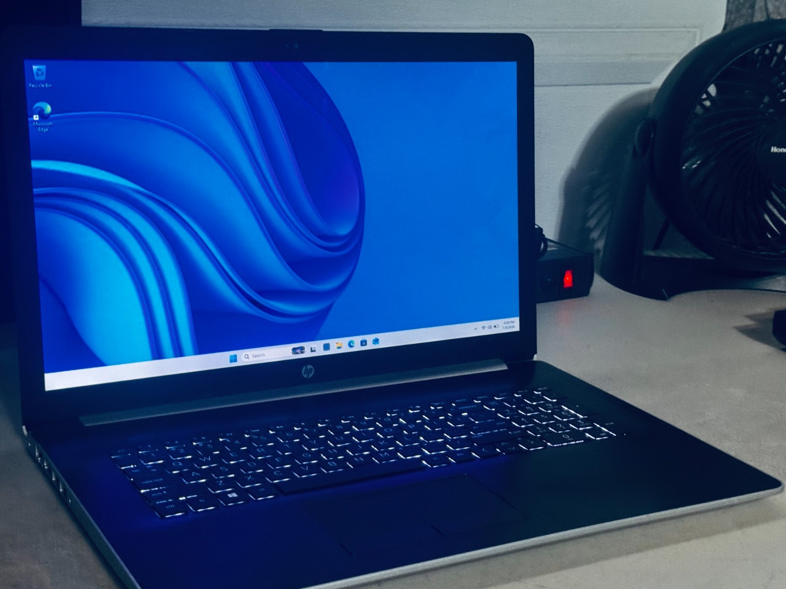 HP 17″ Laptop-Intel i7 7500U-8GB RAM-1TB HDD WIN 11-8GB RAM