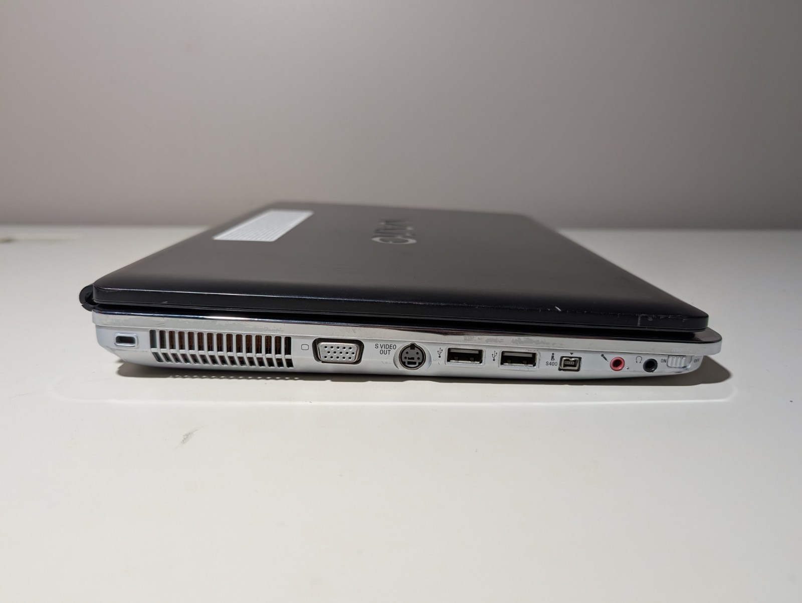 14″ Sony Vaio VGN | C2D T9300 4GB RAM 128GB SSD | DVD Win Vista 32-Bit