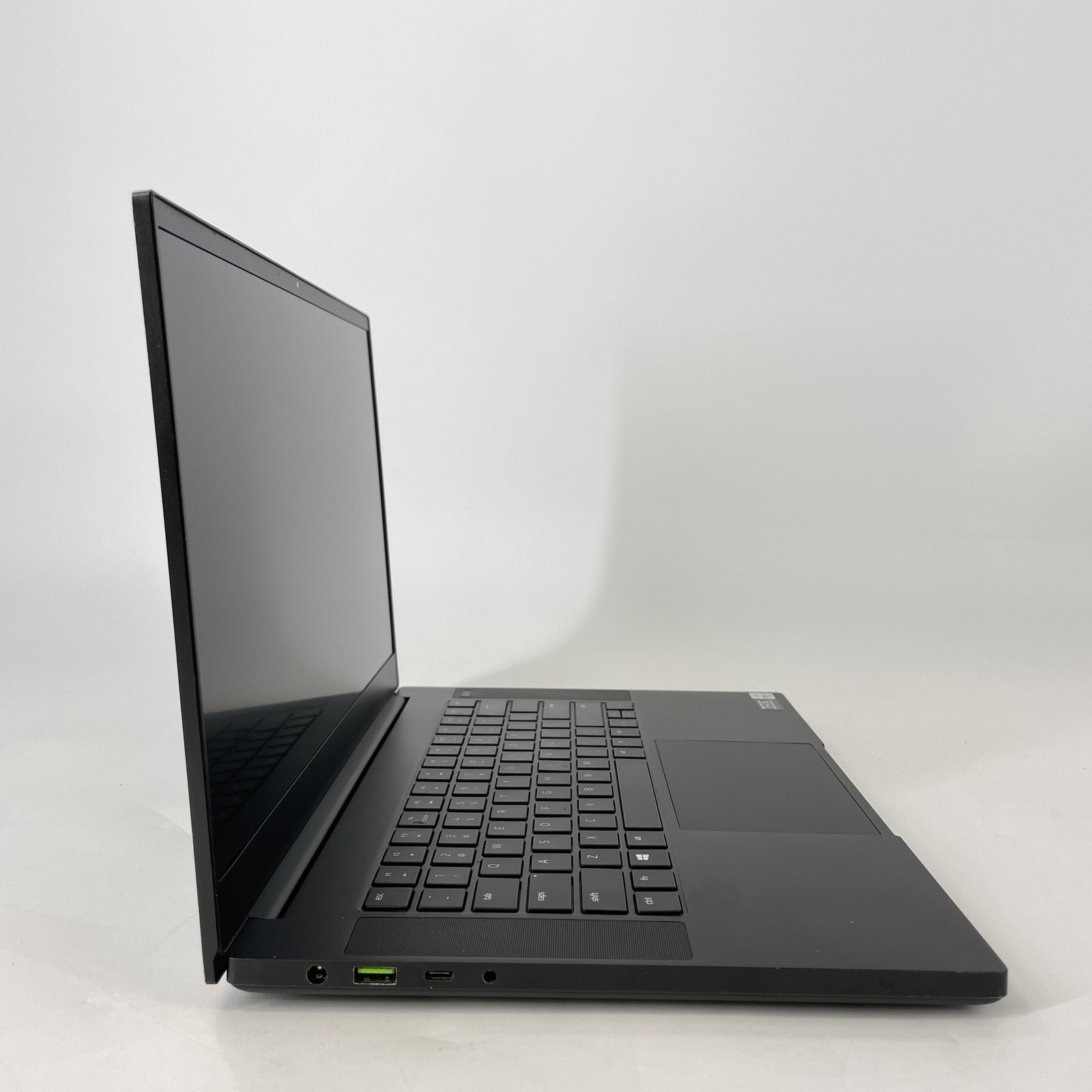 Razer Blade 15 Base 120Hz FHD i7-10750H 2.60GHz 16GB 256GB SSD GTX 1660 Ti Good