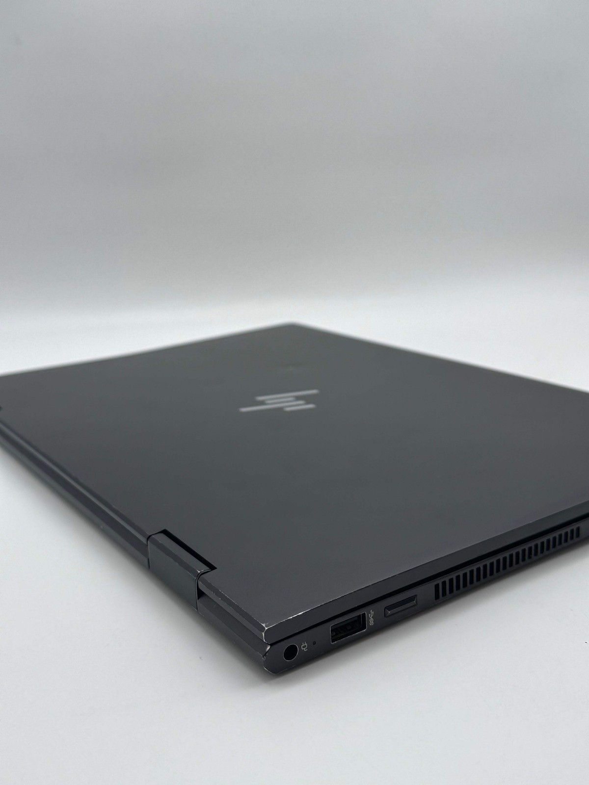 HP ENVY x360 15.6″ Laptop AMD Ryzen 5 4500U Series 8GB RAM 512GB w/ Charger