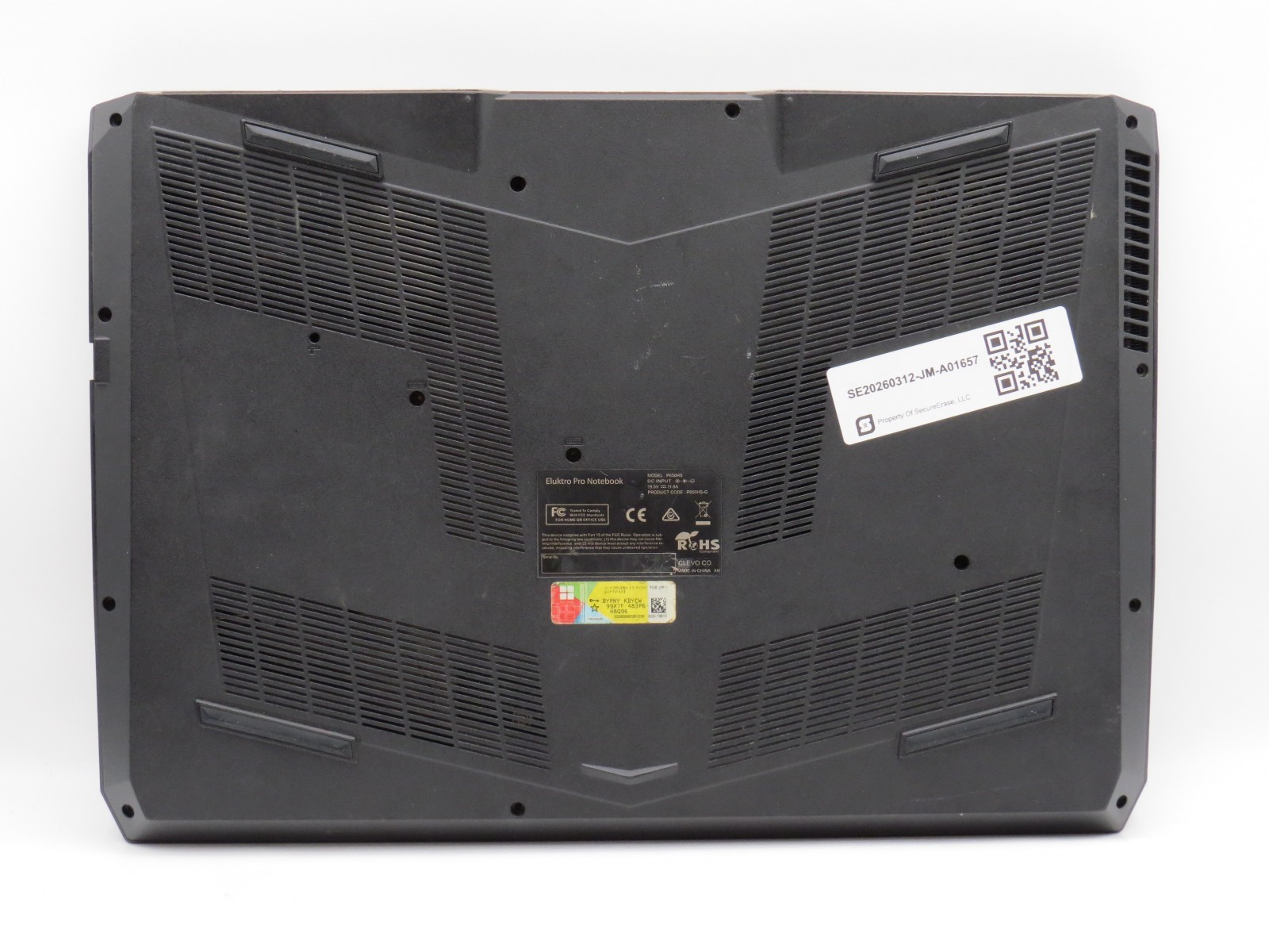 Eluktronics P650HS i7-7700HQ @ 2.8GHz NVIDA GTX 1070 15.6″ No RAM/HDD/OS/AC