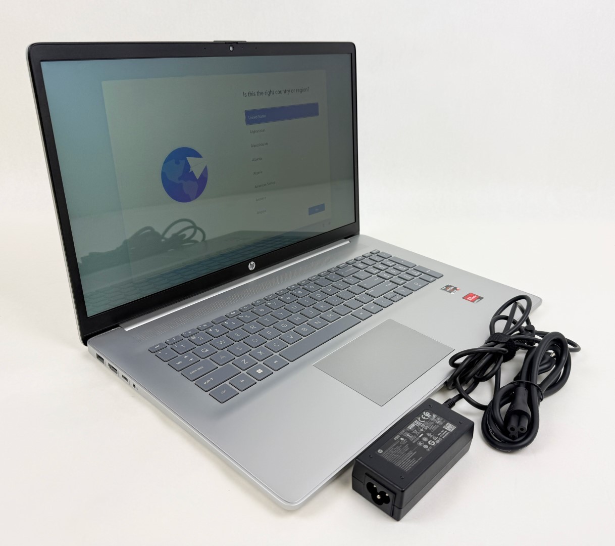 HP 17-cp3035cl 17.3″ 1600×900 Touch Ryzen 5 7530U 12GB 128GB SSD W11H Laptop