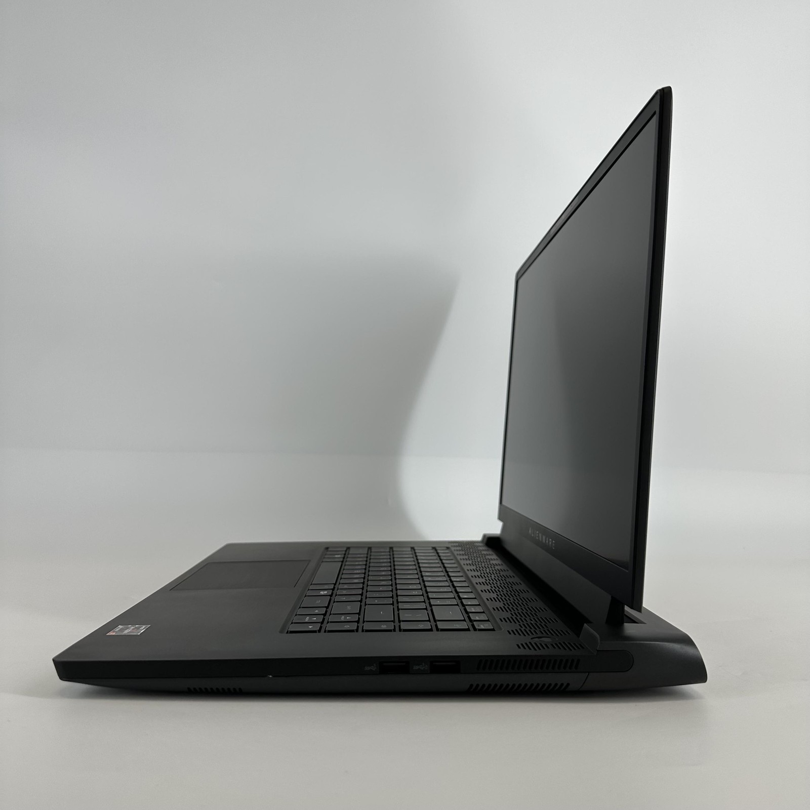 Dell Alienware M17 R5 480Hz FHD 3.2 GHz Ryzen 7 6800H 32GB 512GB SSD RTX 3070 Ti