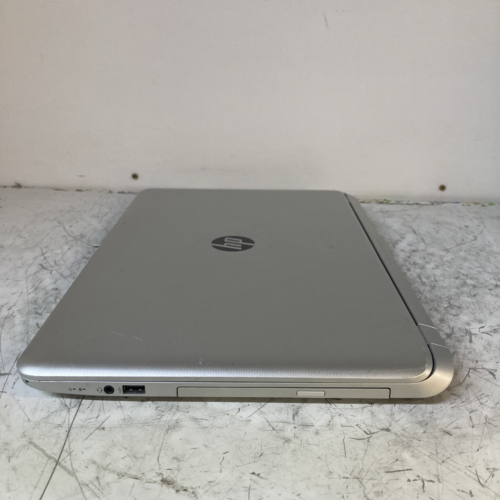 HP Pavilion 17-f053us AMD A8-6410 AMD Radeon R5 2GHZ 8GB NO HDD Boot to BIOS