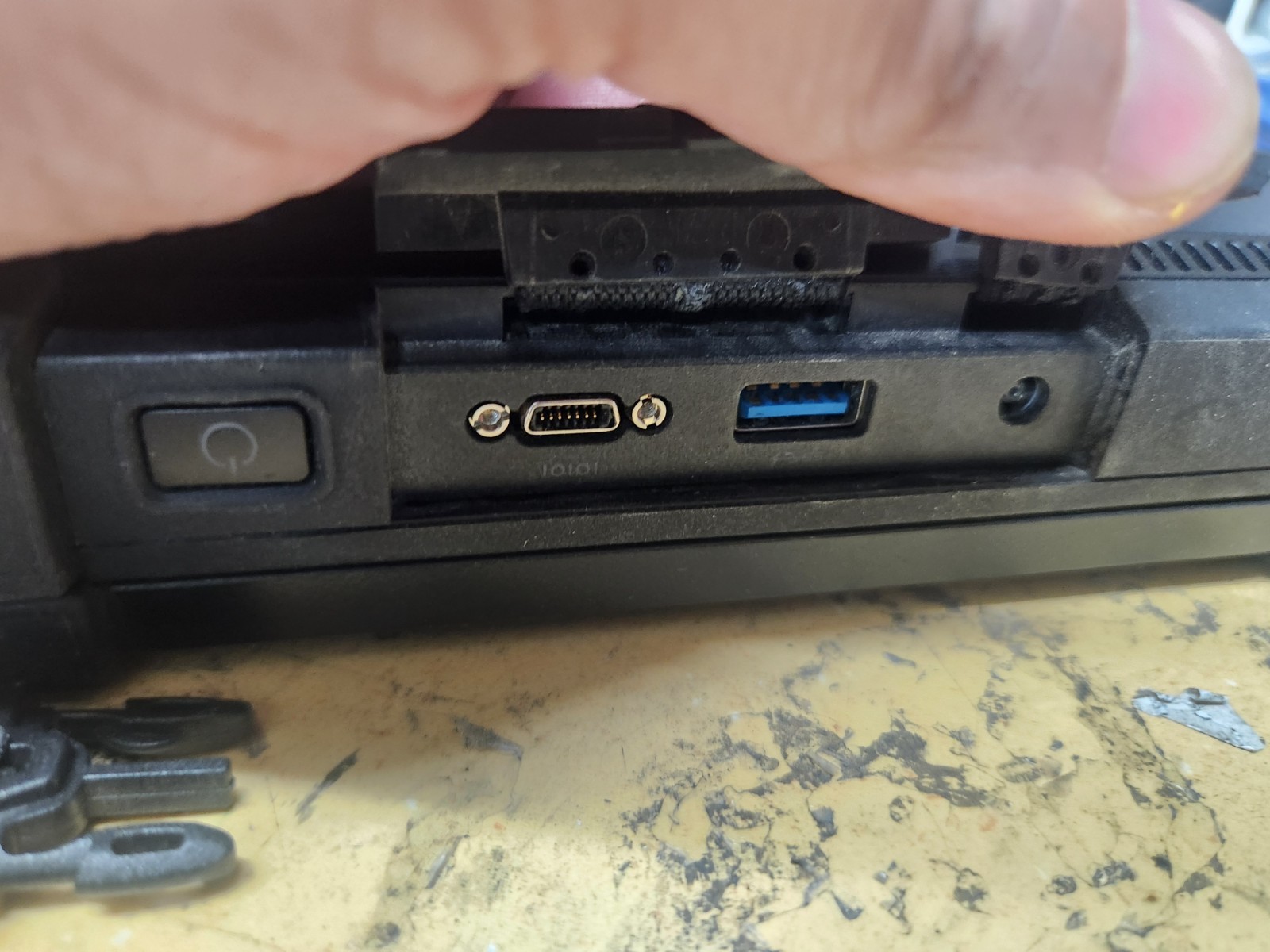 Dell Inc. Latitude 12 Rugged Tablet 7202 Intel Core M-5Y71 @1.20 GHz 8GB 512 GB