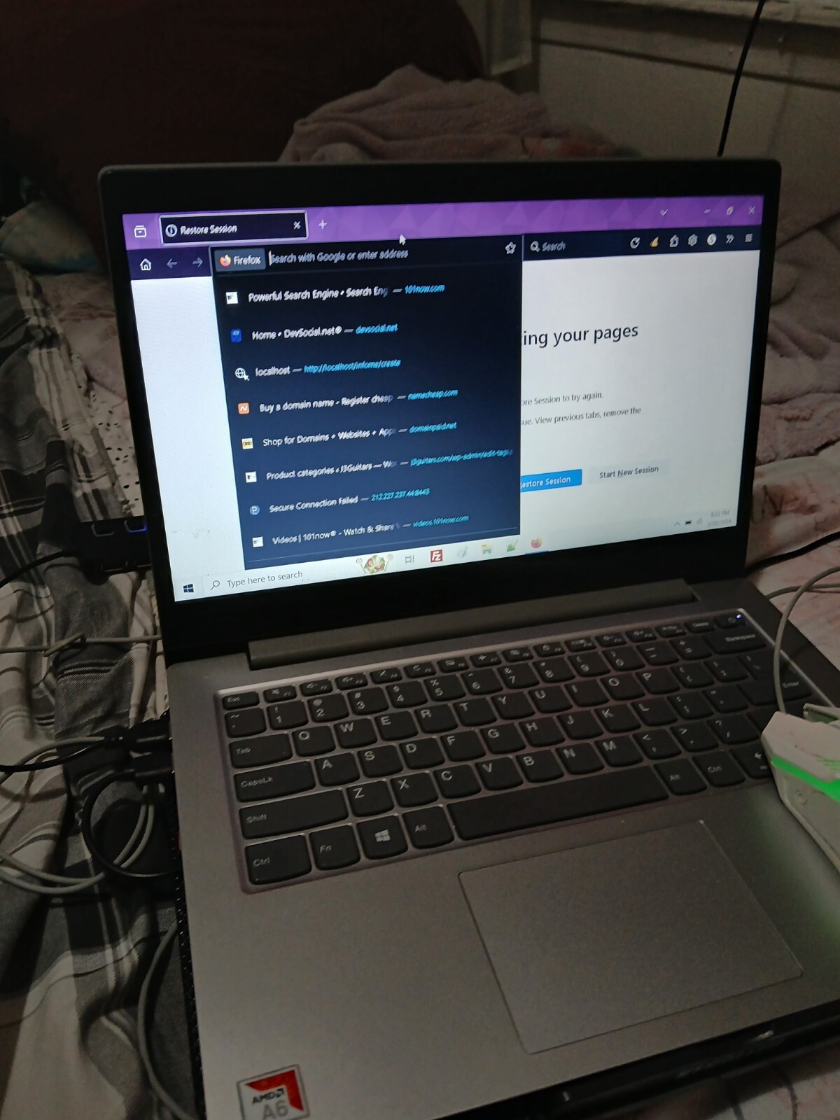 Lenovo IdeaPad 14″ (64GB,AMD A6,1.6 GHz,4GB RAM) Laptop – Grey – 81VS009GUS