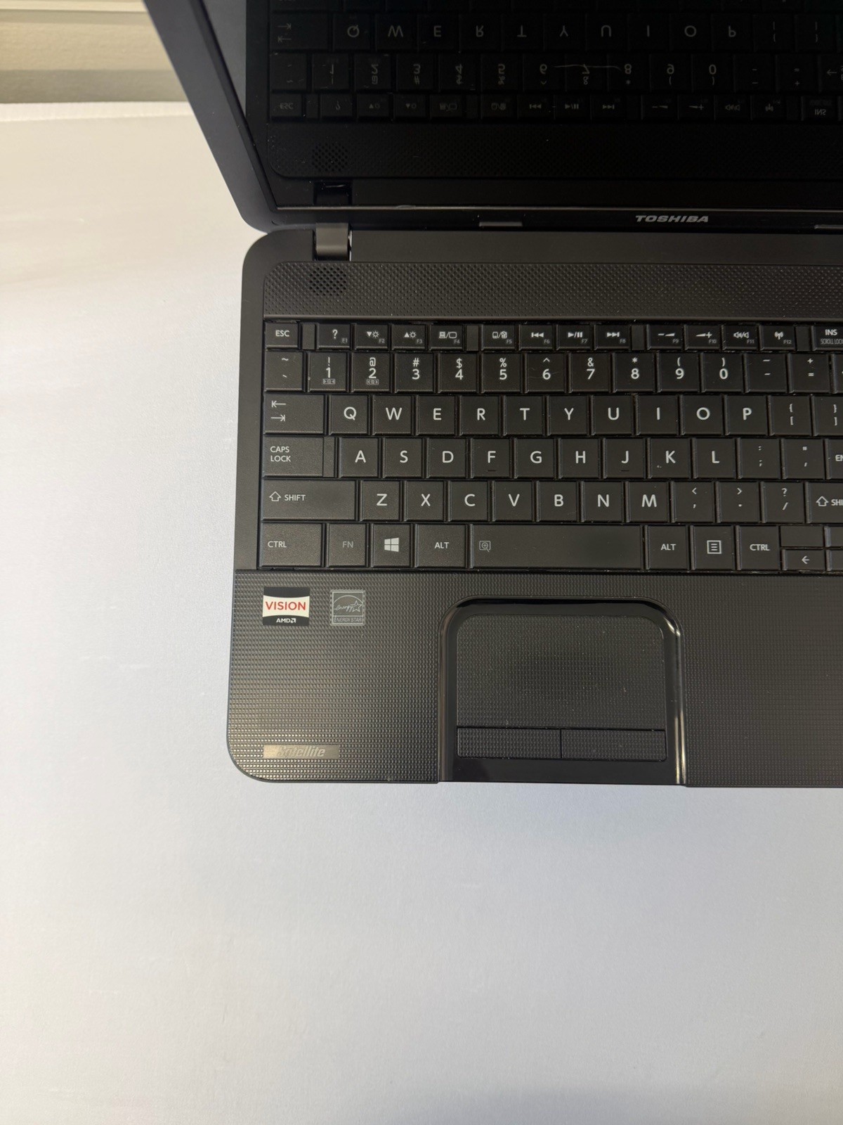 Toshiba Satellite Laptop – Good Screen – AMD E-300 – Read Des