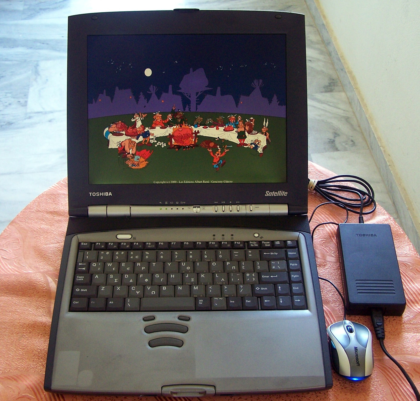 Win 98 Toshiba S-2800 Intel 650 MHz, 96MB, 4GB, Floppy, Parallel, Dos Νο cds ibm