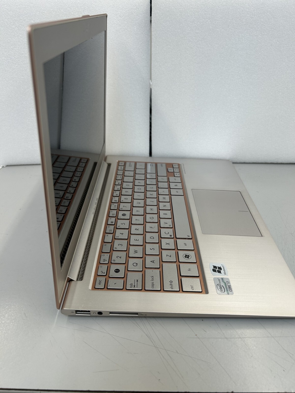 Asus UX31E-RY026V Zenbook 13.3″ Intel Core i7-2677M 1.8GHz 4GB 250GB SSD W10Home