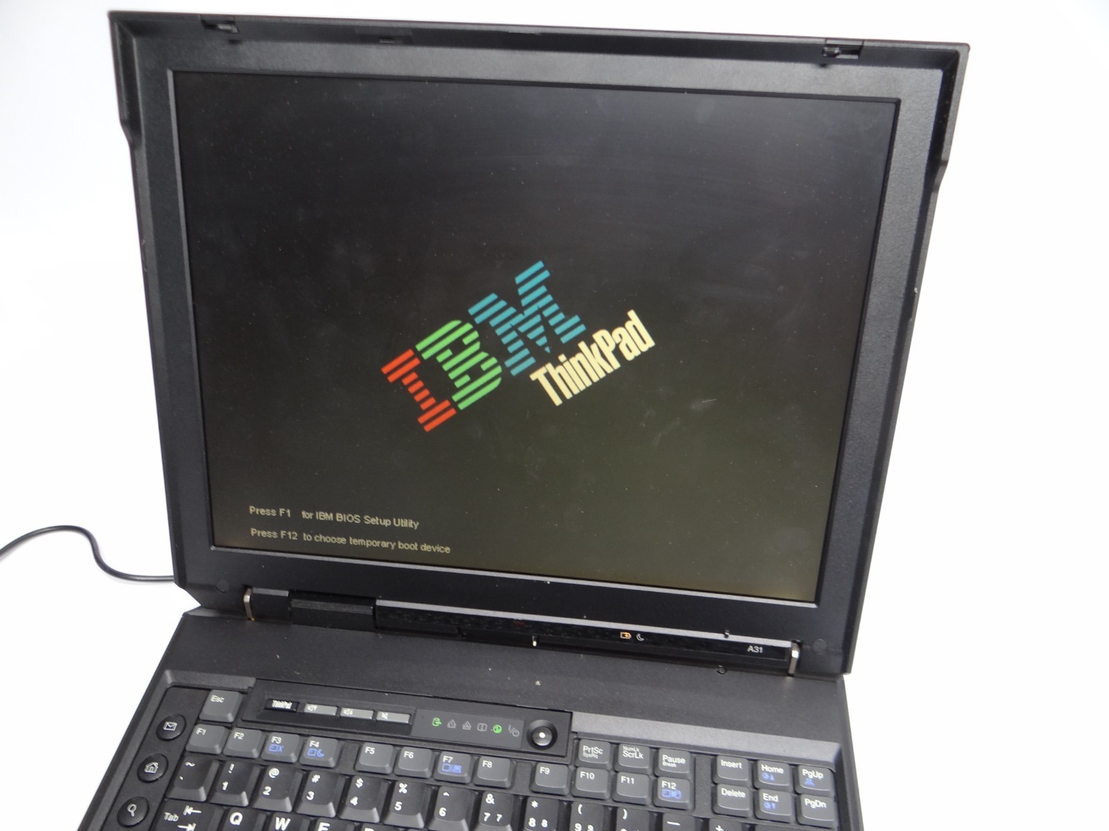 Vintage IBM ThinkPad A31 Type 2652 Laptop Boots to BIOS