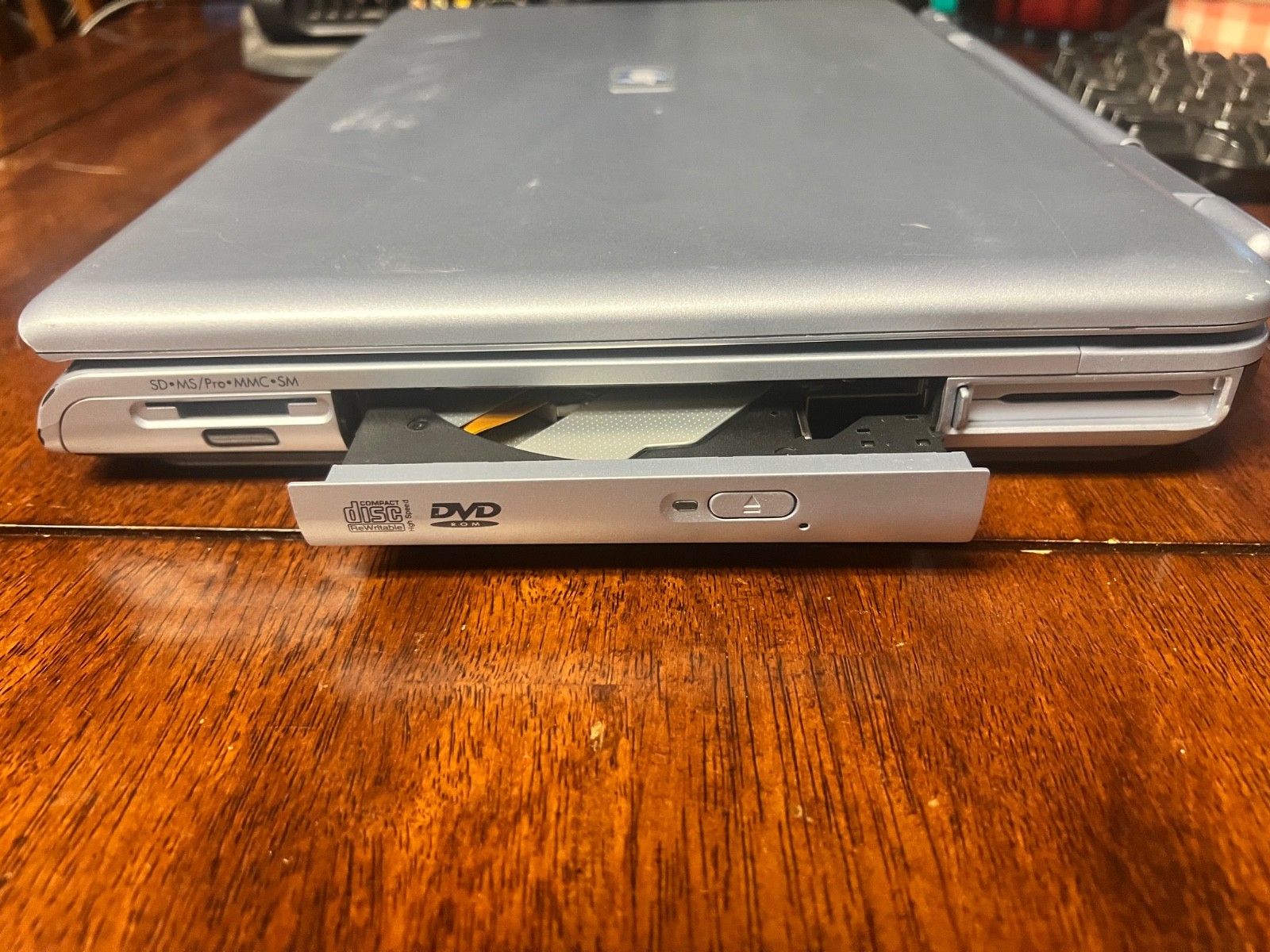 HP Pavilion zd7000 17in Intel P4 2.8GHz 512mb 80GB Win XP w/ Expansion Base