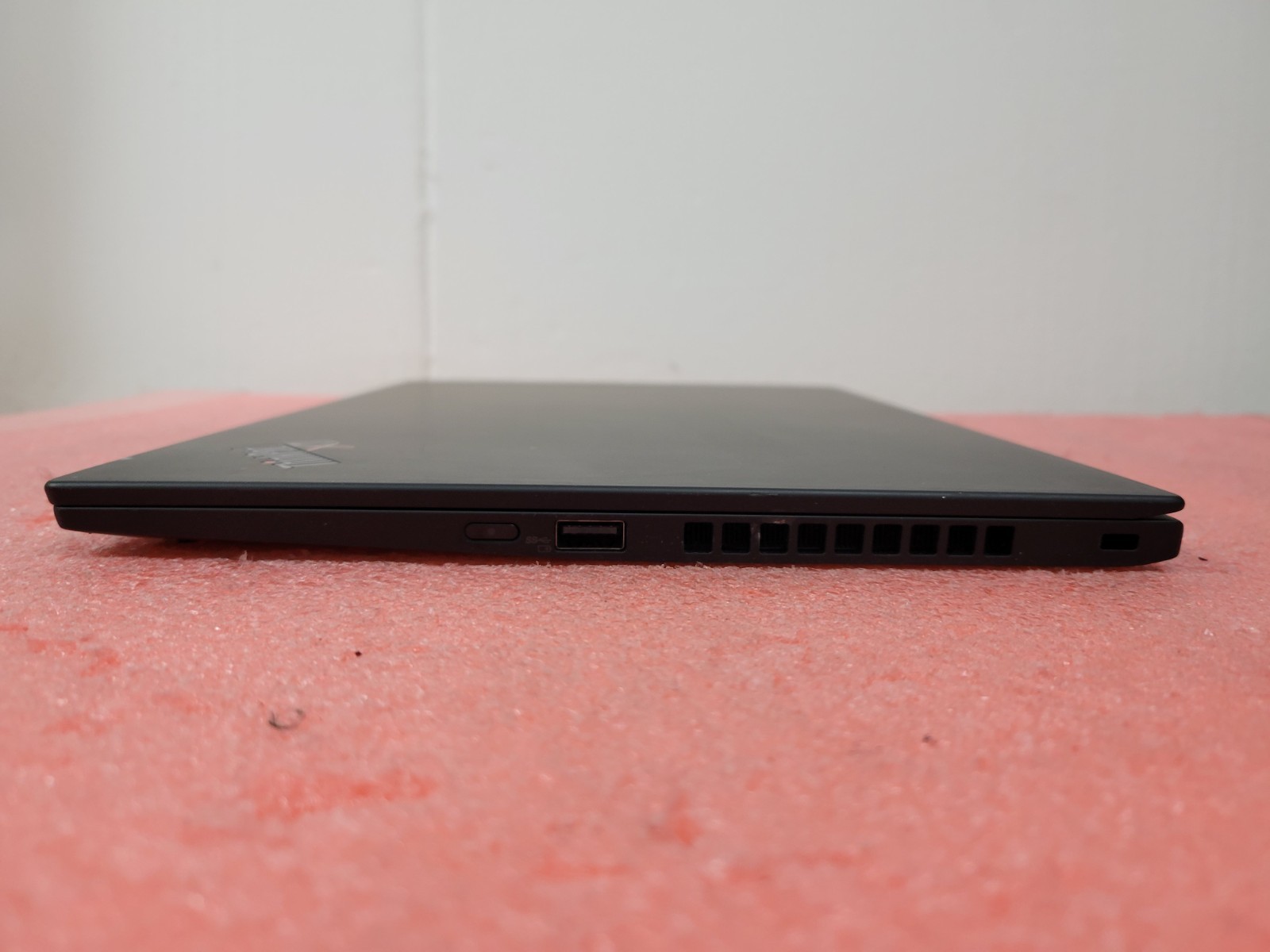 Lenovo ThinkPad X1 Carbon Gen 8 14″ i7-10510U 16GB RAM 512GB SSD | C1076