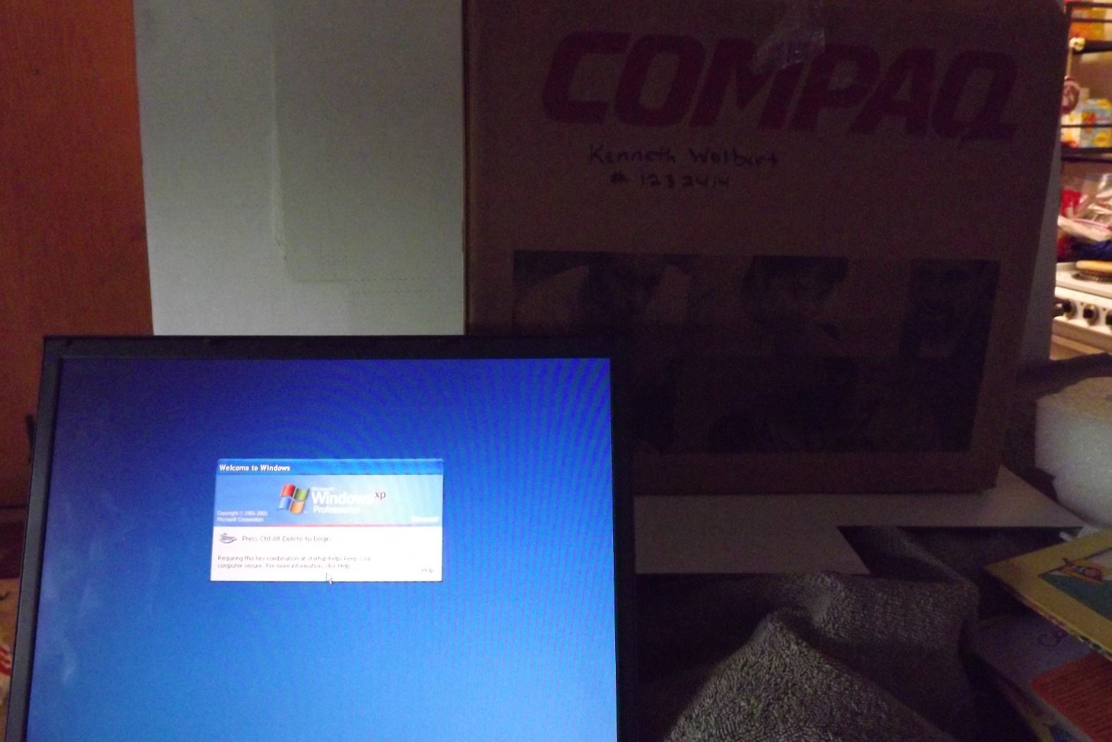 Compaq Evo N600c 15″ Laptop Windows XP + Charger = Original SHIPPING Box
