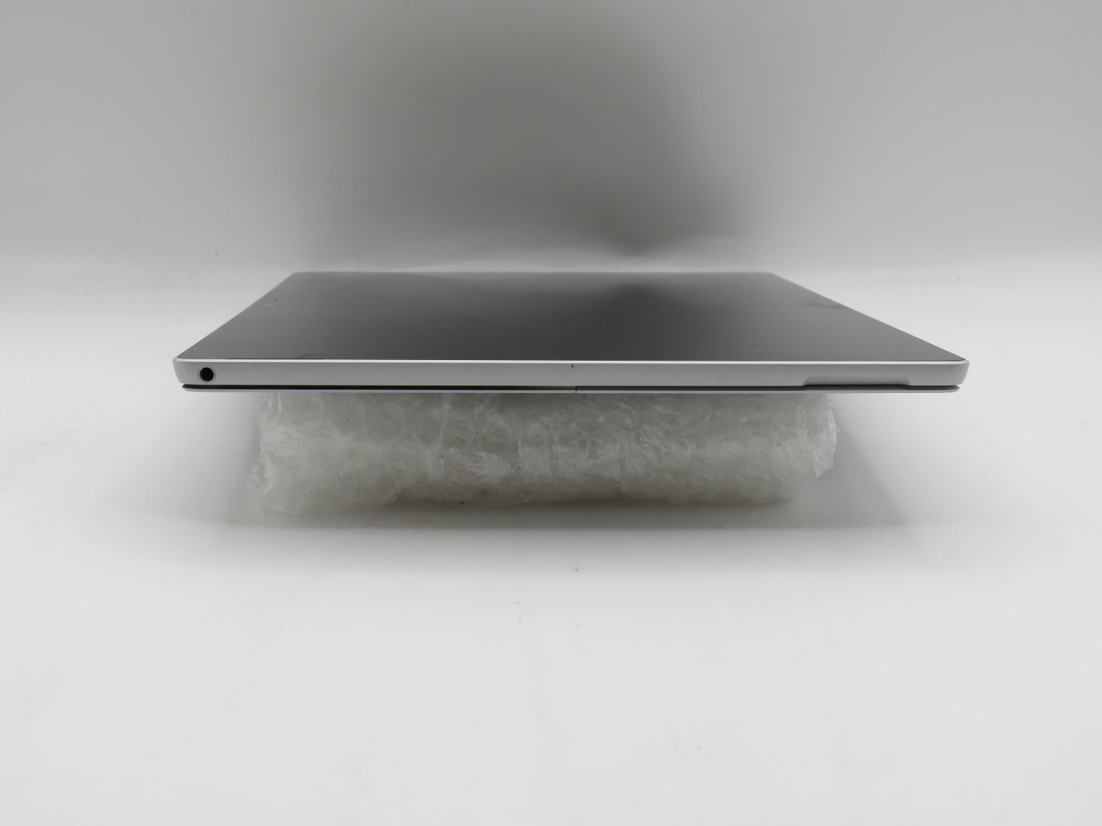 Microsoft Surface Pro 5 | m3-7Y30 @ 1GHz | 4GB DDR3 | 12″ | 128GB HDD | No OS/AC