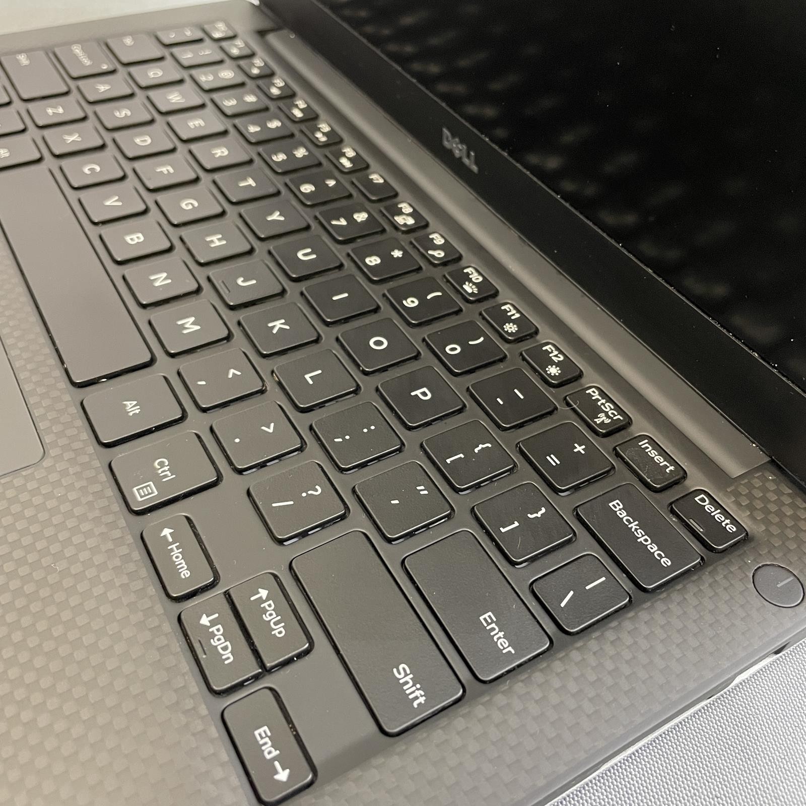 DELL XPS 13 9360, Core i7-7560U 8 GB RAM No SSD | Grade B/C (READ)