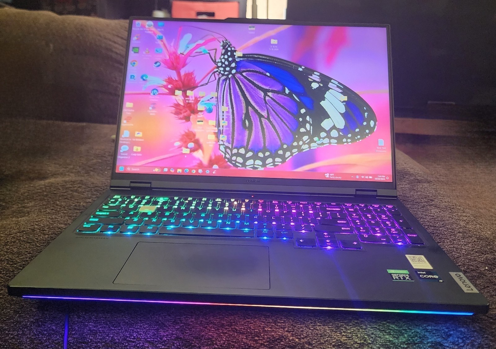 Lenovo Legion Pro 7i Gen 8 16″ RTX 4070 i9-13900HX 16GB DDR5 5600 120Hz 1TB SSD
