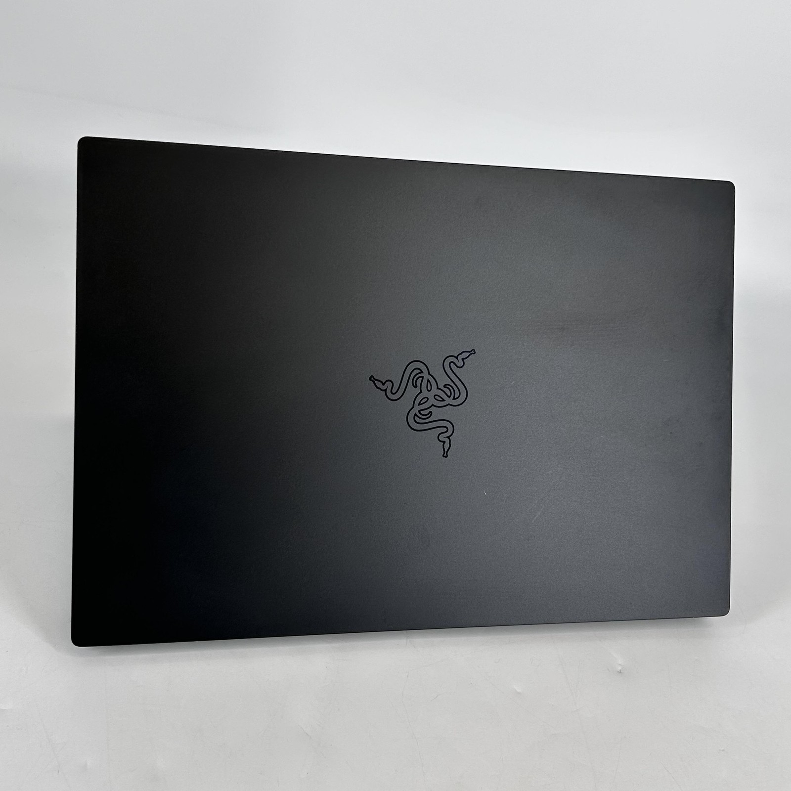 Razer Blade Stealth 13 FHD i7-8565U 1.80GHz 8GB 256GB SSD Good Chipped Screen