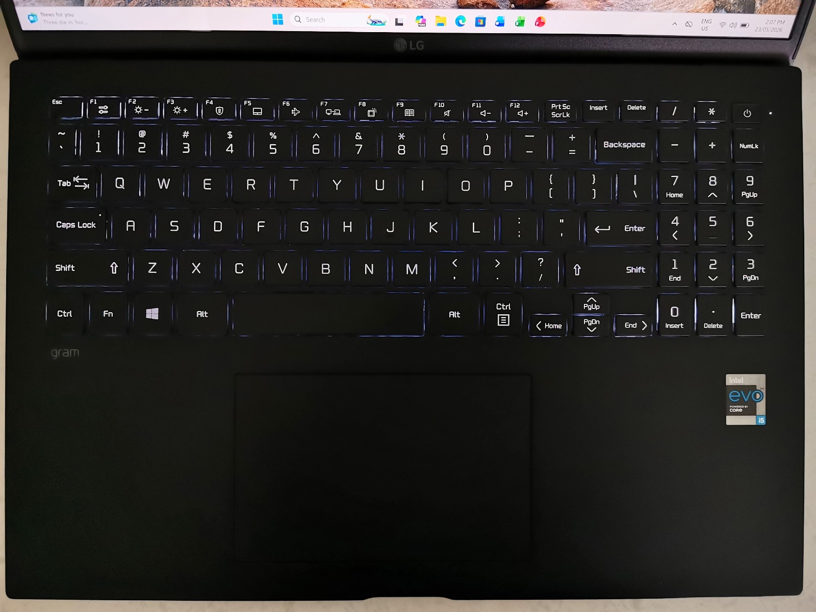 READ* LG Gram i5-1135G7 8GB DDR4 512GB or 1-2TB SSD 2K 16″ Lightweight Laptop