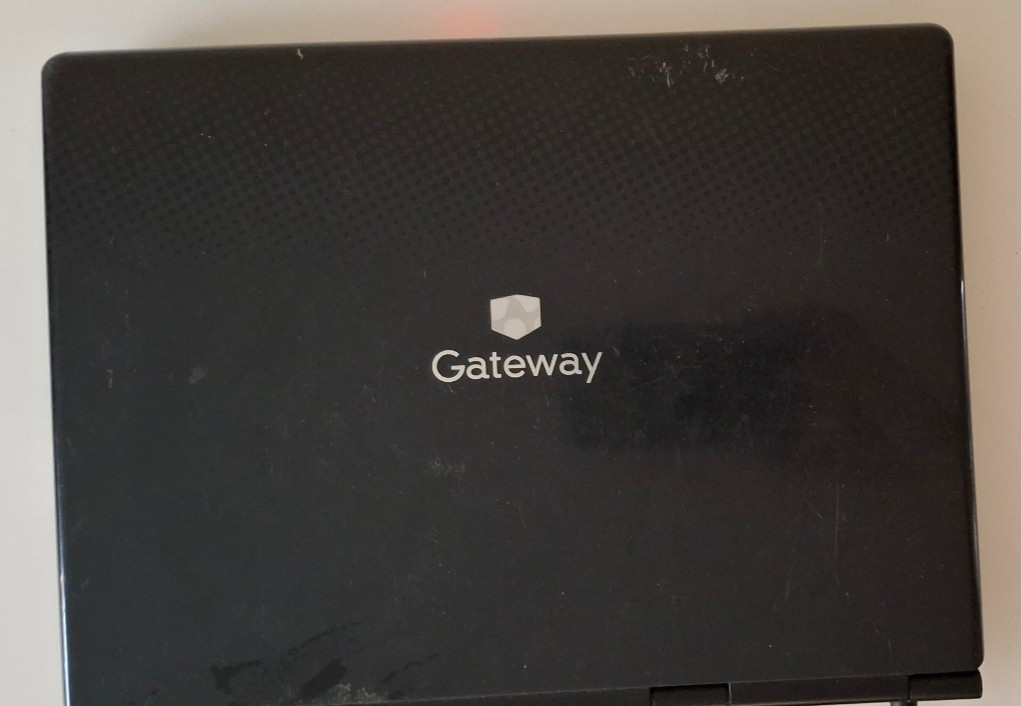 Gateway W305I 14″ Laptop Intel Core 2 Duo 1 GB Ram,Charger, No HD/OS