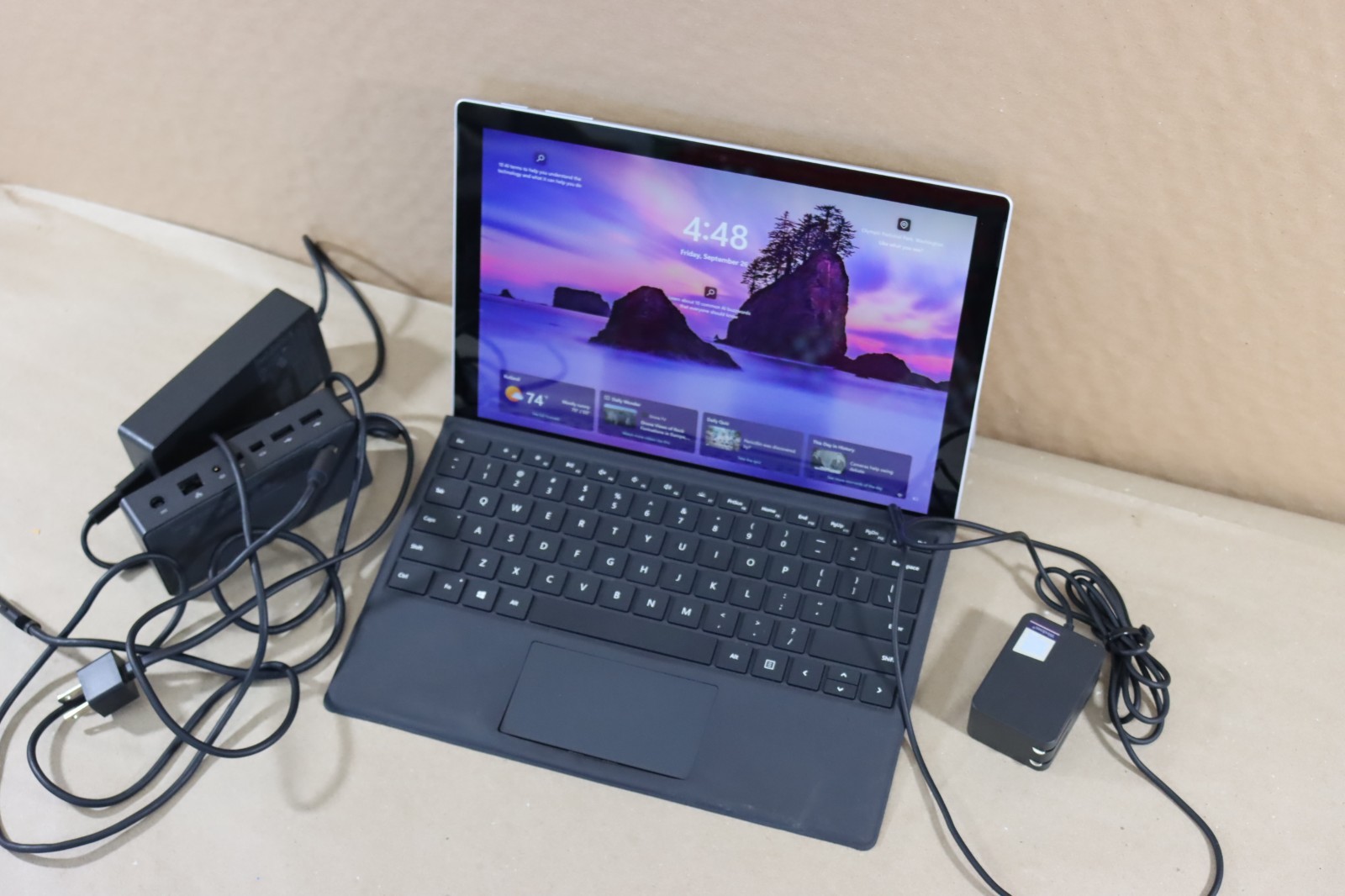 Microsoft Surface Pro 5 i5-7300U 8GB RAM 256GB Wi-Fi + LTE