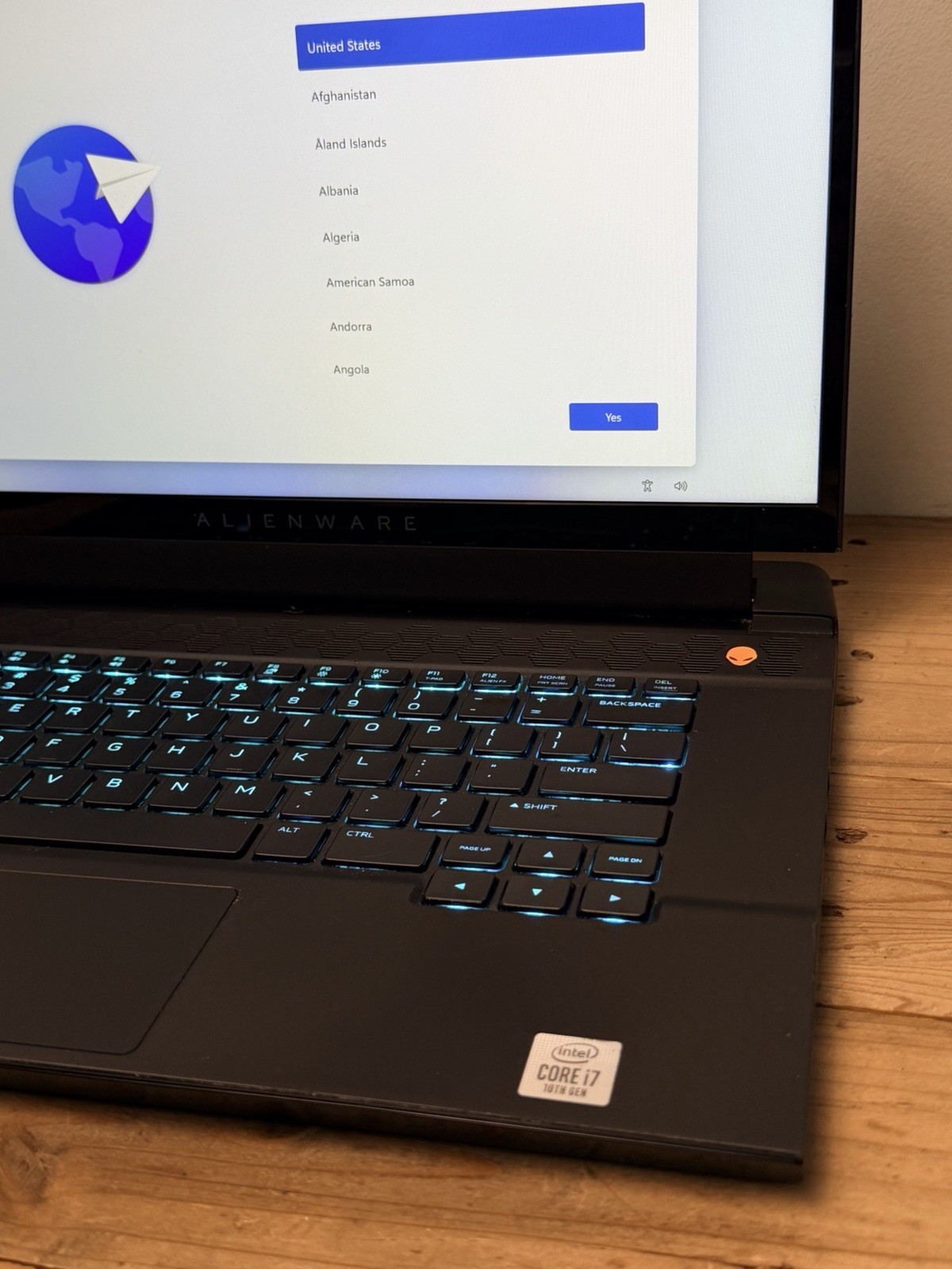 Alienware m15 R2 Gaming Laptop | i7-9750H | RTX 2070 Max-Q 8GB | 16GB RAM | Whit