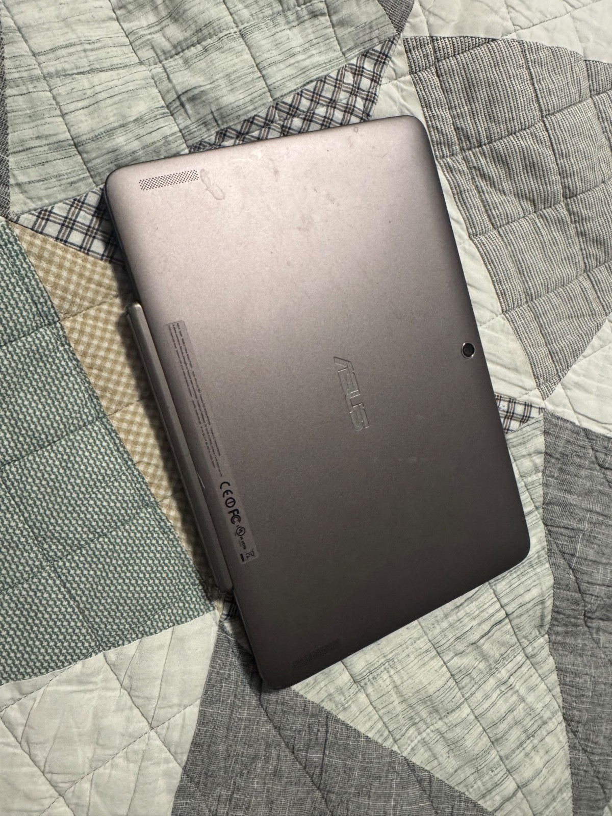 ASUS Transformer Book T100HA Intel Atom Quad Core 1.44GHz 4gb RAM 64gb SDD Win10