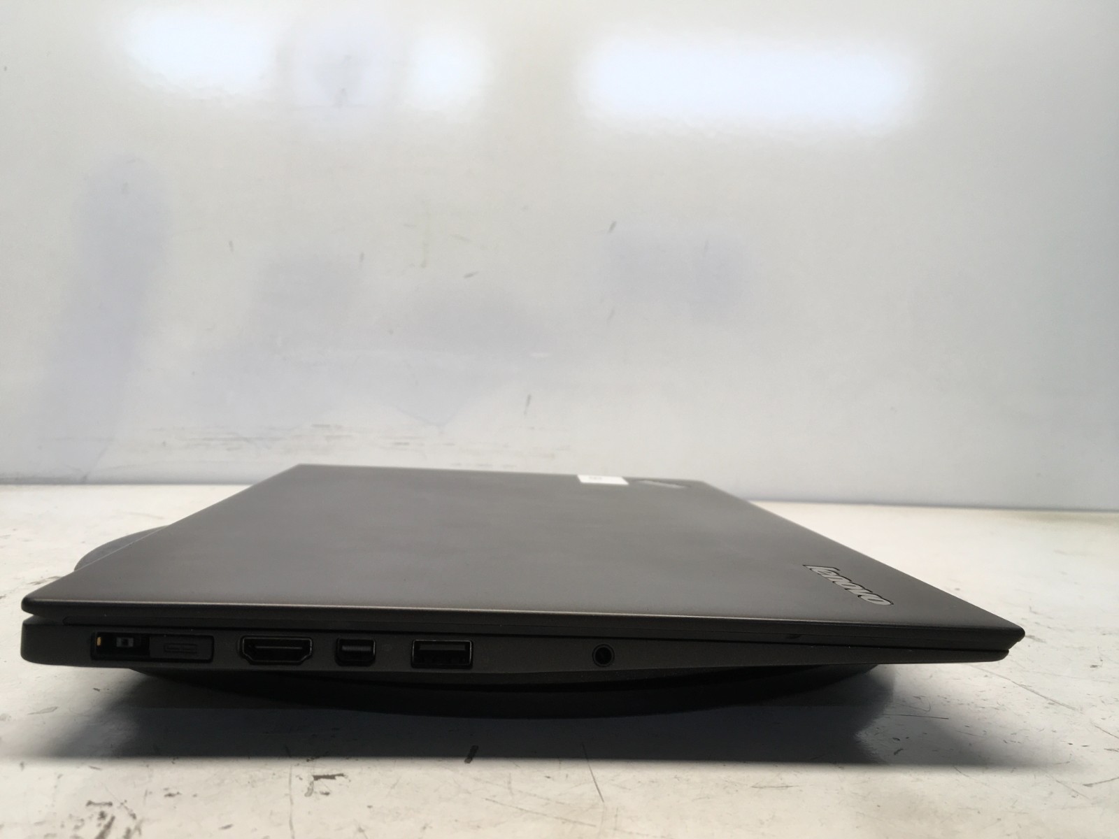 Lenovo ThinkPad X1 Carbon Intel i7-5600U 2.6GHz 16 GB NO HDD No Batt