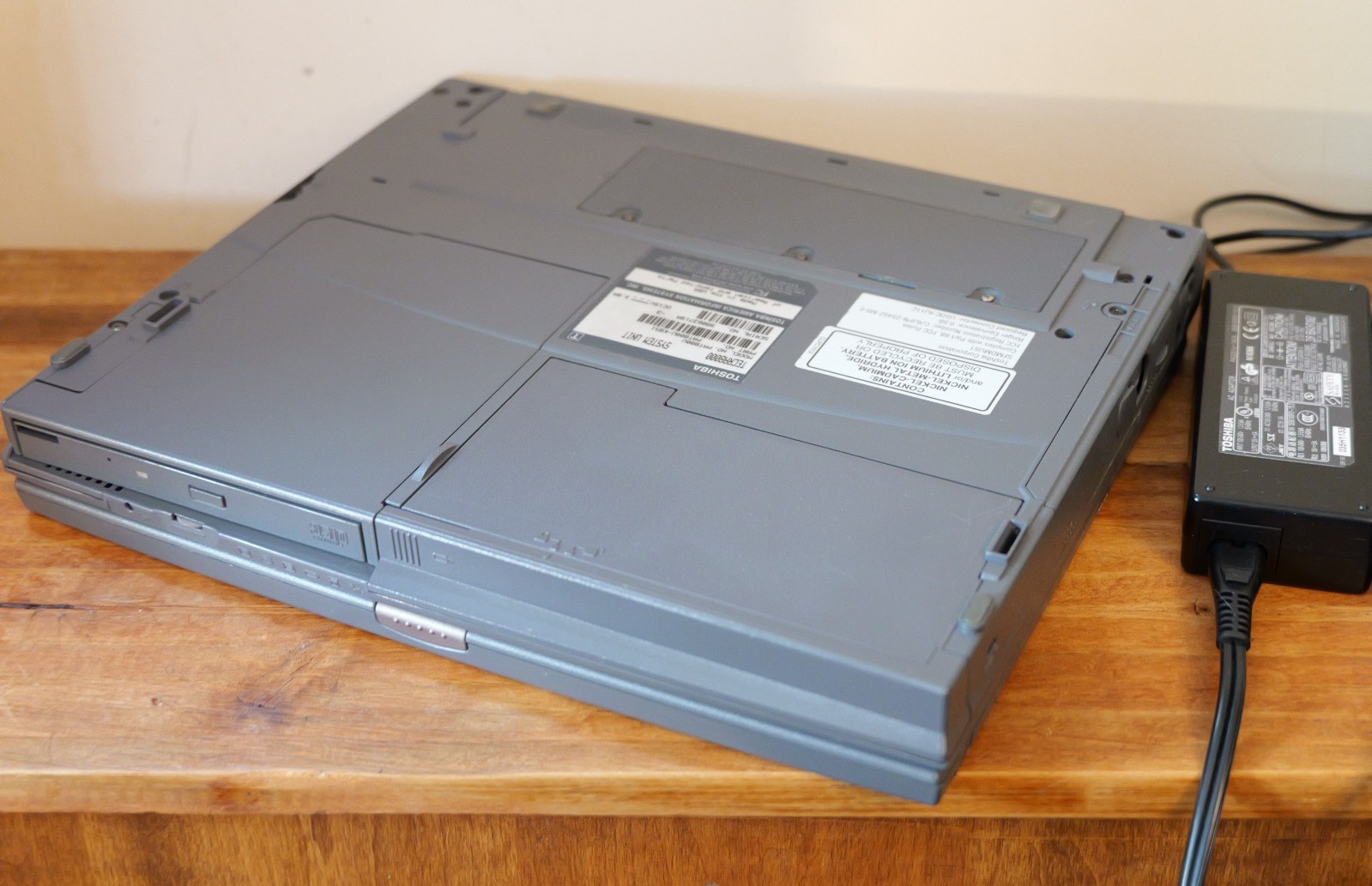 Vintage laptop toshiba tecra 8000, 192MB, 10G HD
