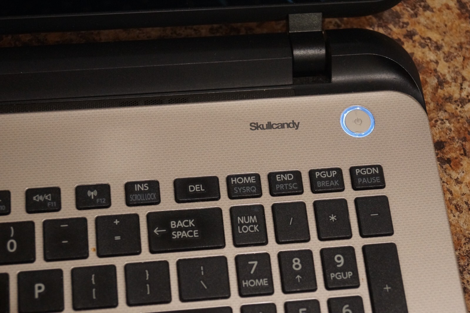 Latest 24H2 WIN 11PRO,Touchscreen Toshiba L55DT-B5144@2.00GHz.8GB RAM,250GB SSD