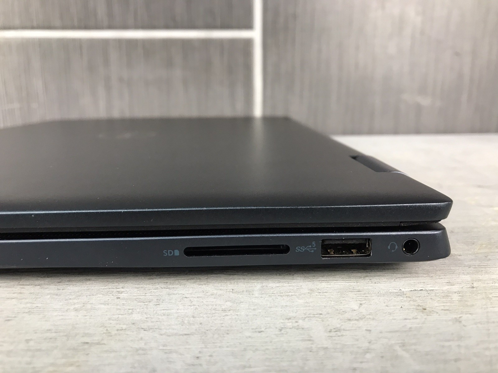 Dell Inspiron 16″ 2-in-1 (P128F) Laptop AMD Ryzen 5 7530U 16GB RAM 512GB SSD
