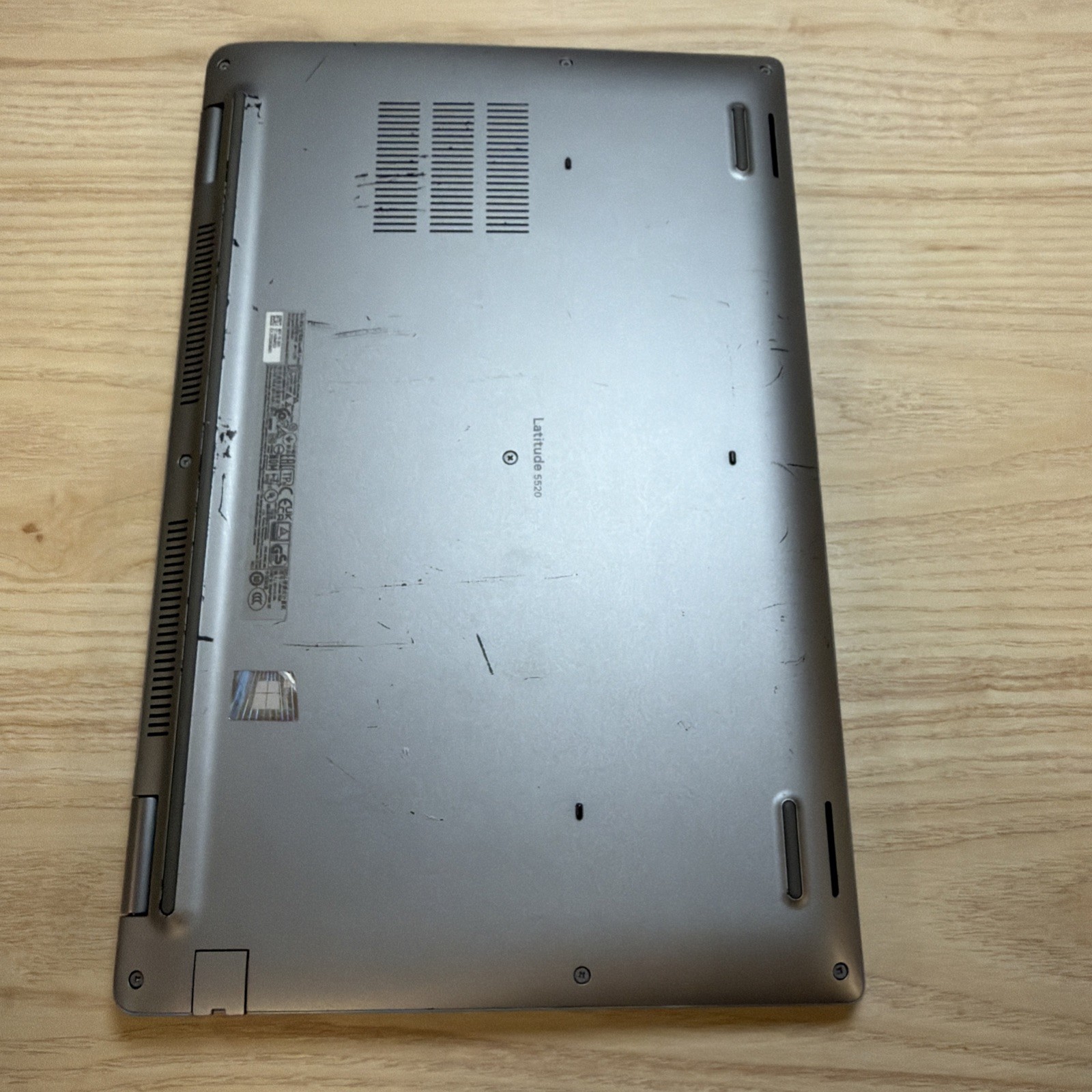 Dell Latitude 5520 i5-1145G7 16GB 512GB SSD 15″ FHD Win11 – Some Scratches
