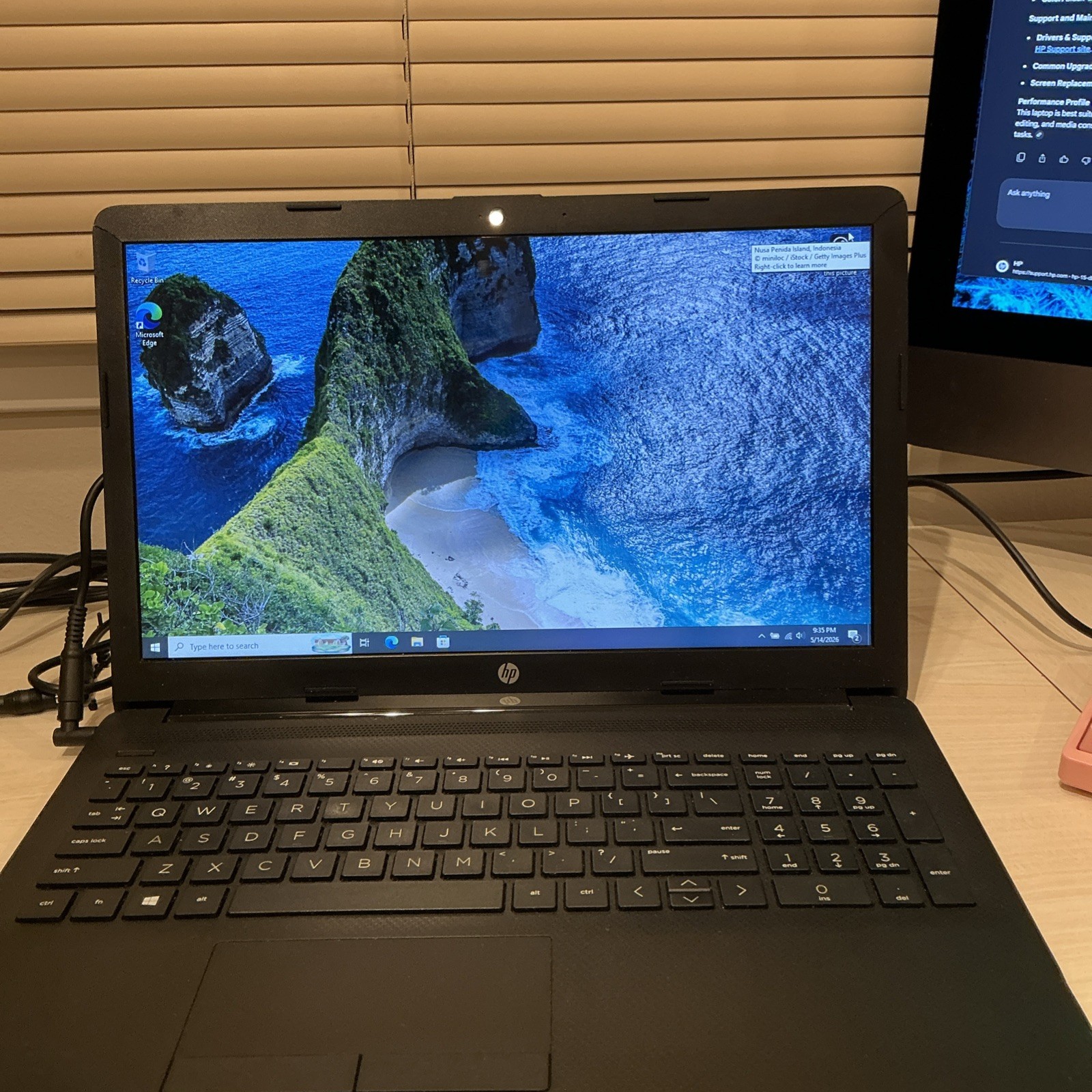HP Notebook 15-db0xxx 14″ AMD A4-9125 8G RAM 256GB SSD Radeon R3 – Windows 10