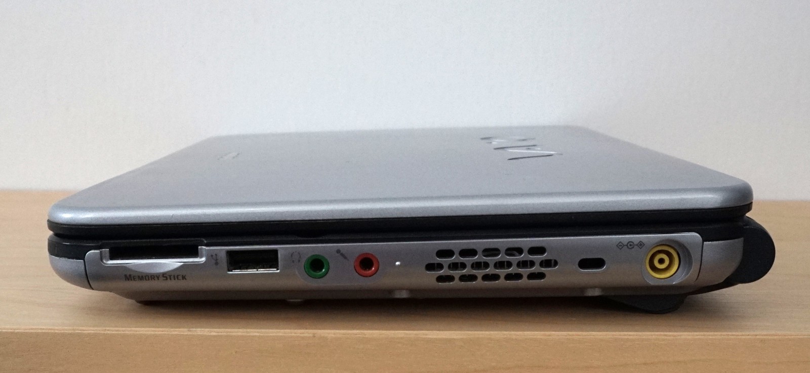 Sony Vaio PCG-SRX87 Notebook Computer Legacy Vintage Laptop Netbook Accessories