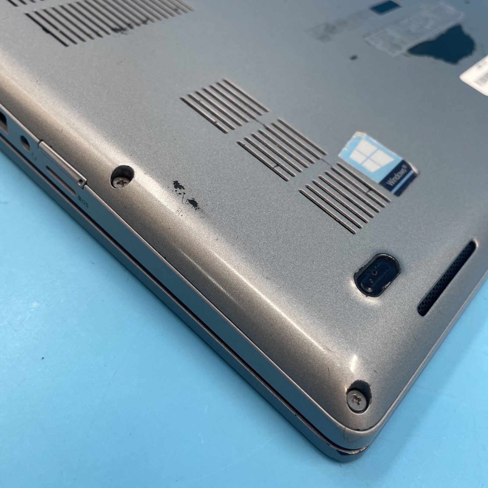 Dell Latitude 5411 | i7-10850H | 32GB RAM | MX250 | NO FAN/SSD/OS | 48% BATT