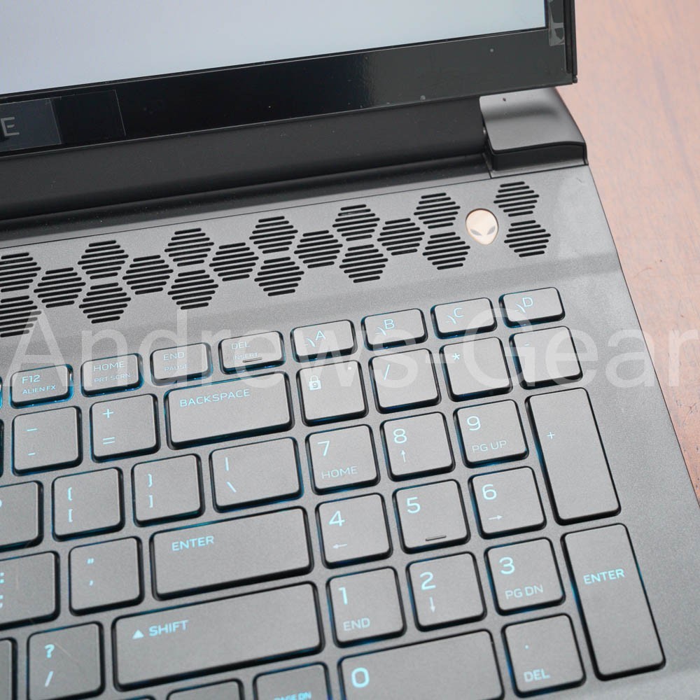 Alienware m17 R3 17.3″ 144Hz i7-10750H RTX 2060 6GB 16GB RAM 512GB SSD