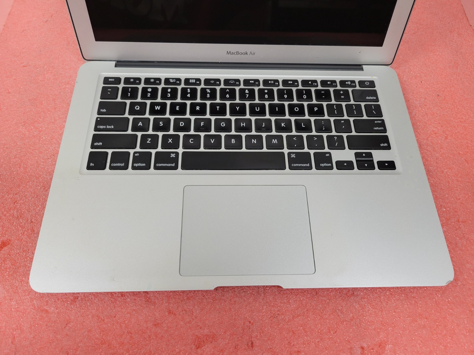 Apple MacBook Air 2015 A1466 13″ i7-5650U 4GB RAM 256GB SSD *Read* | C1066