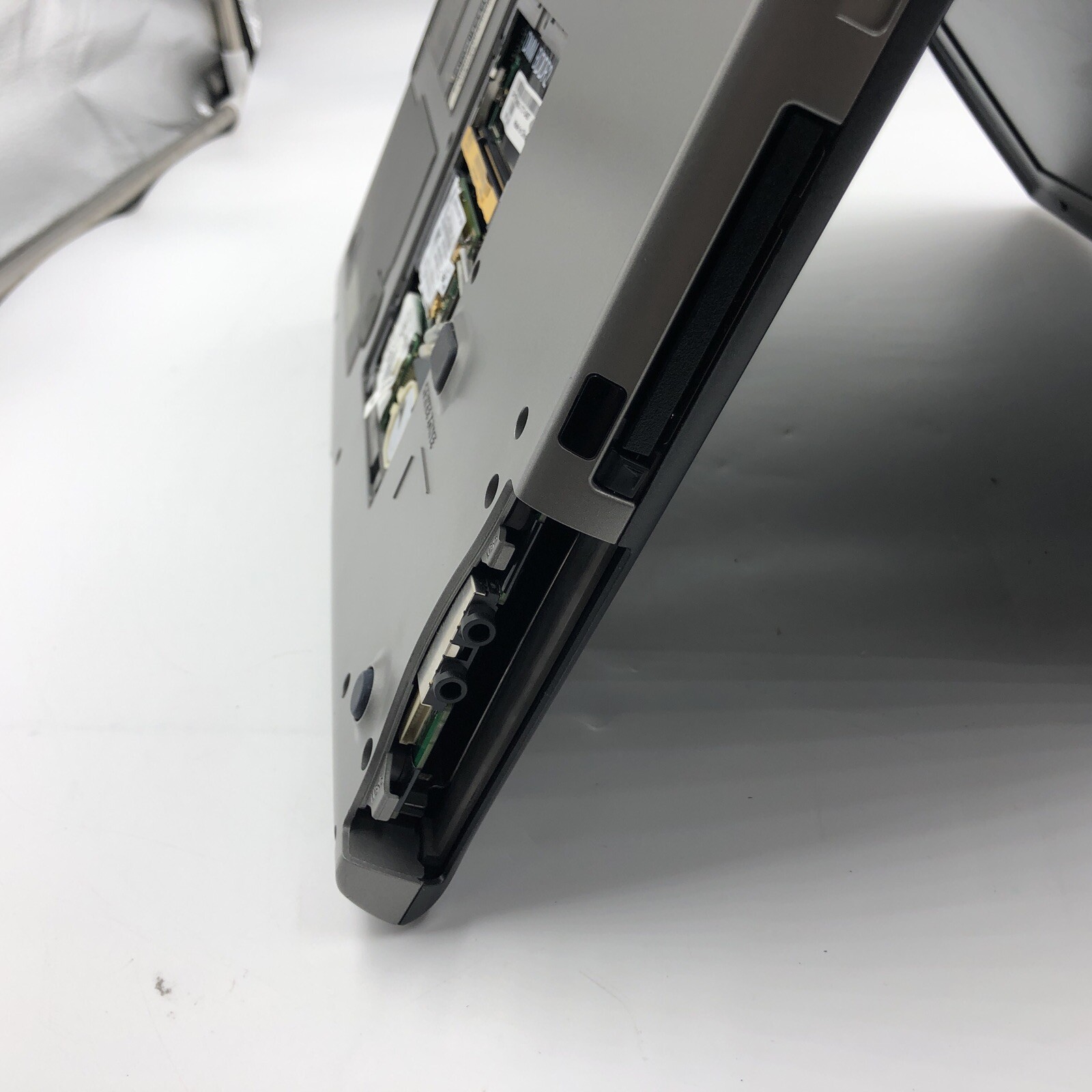 Dell Latitude D520 Laptop Intel Core 2 Duo 1.66 1GB NO HDD/OS Bad Battery (PART)