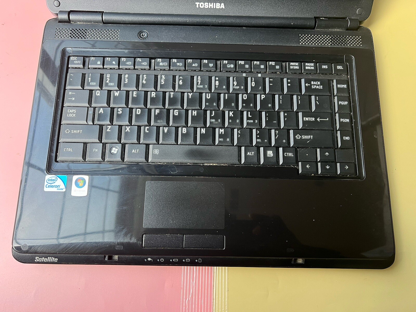 TOSHIBA SATELLITE L305-S5957 Intel Celeron Dual 3GB RAM 320GB HDD LINUX