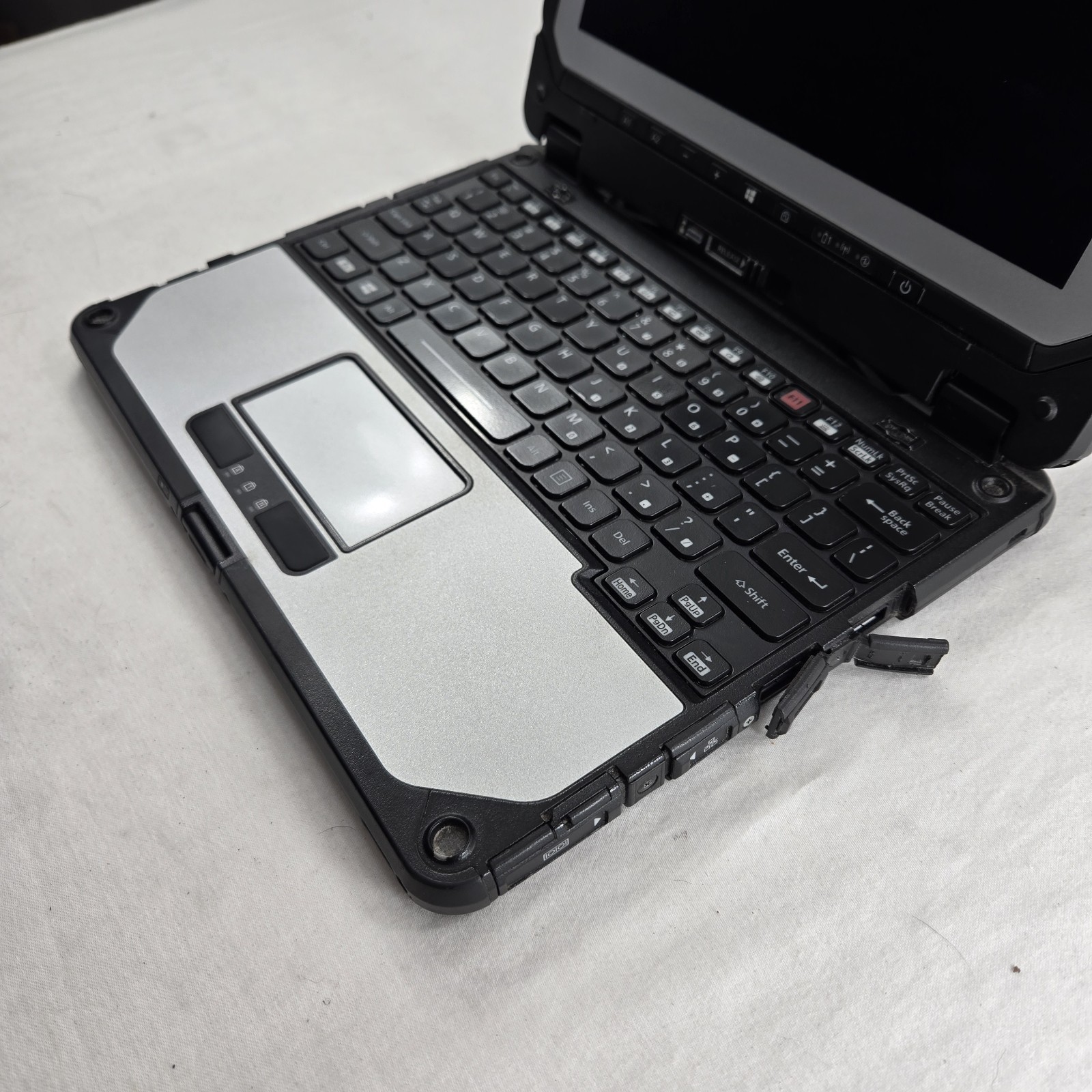 Panasonic Toughbook CF-20 10.1″ i5-7Y57 1.20GHz 256GB SSD 8GB 4G | Grade C