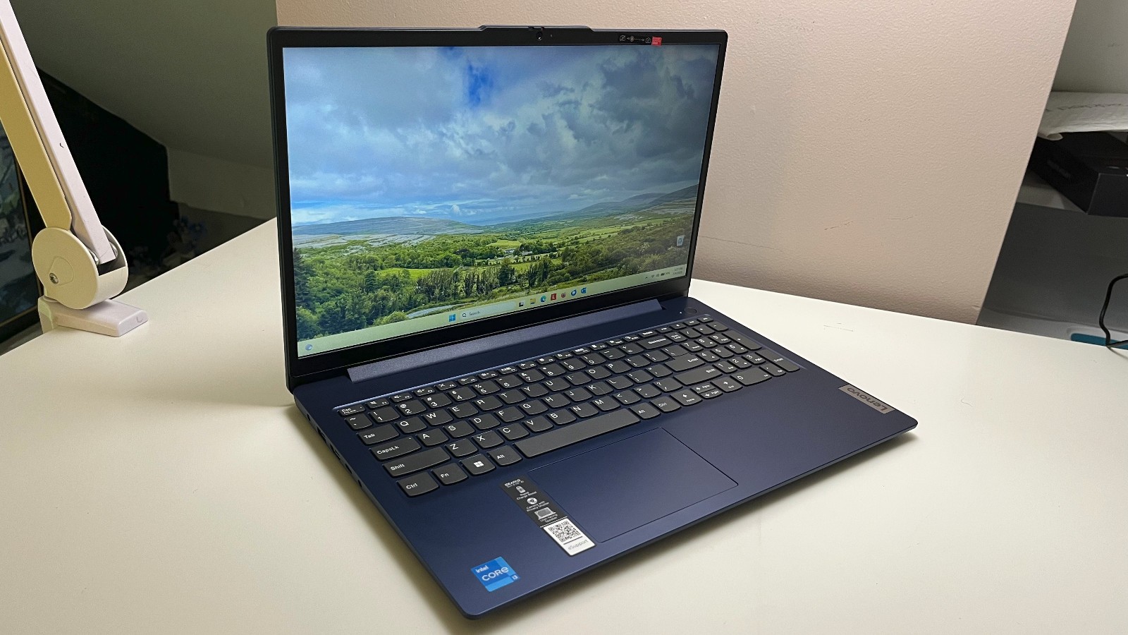 Used Lenovo IdeaPad Slim 3 15.6 Core i3 8GB 256GB Windows 11 Warranty
