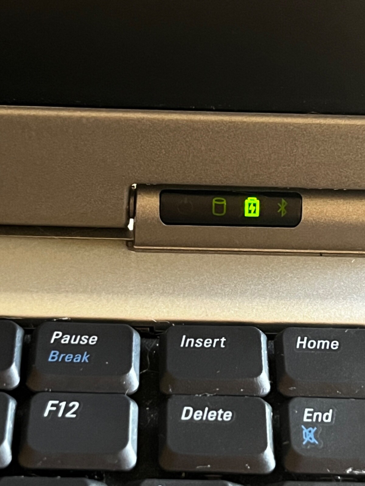 DELL Latitude D600; Windows XP, in Gray. TESTED & WORKS! In Excellent Condition!