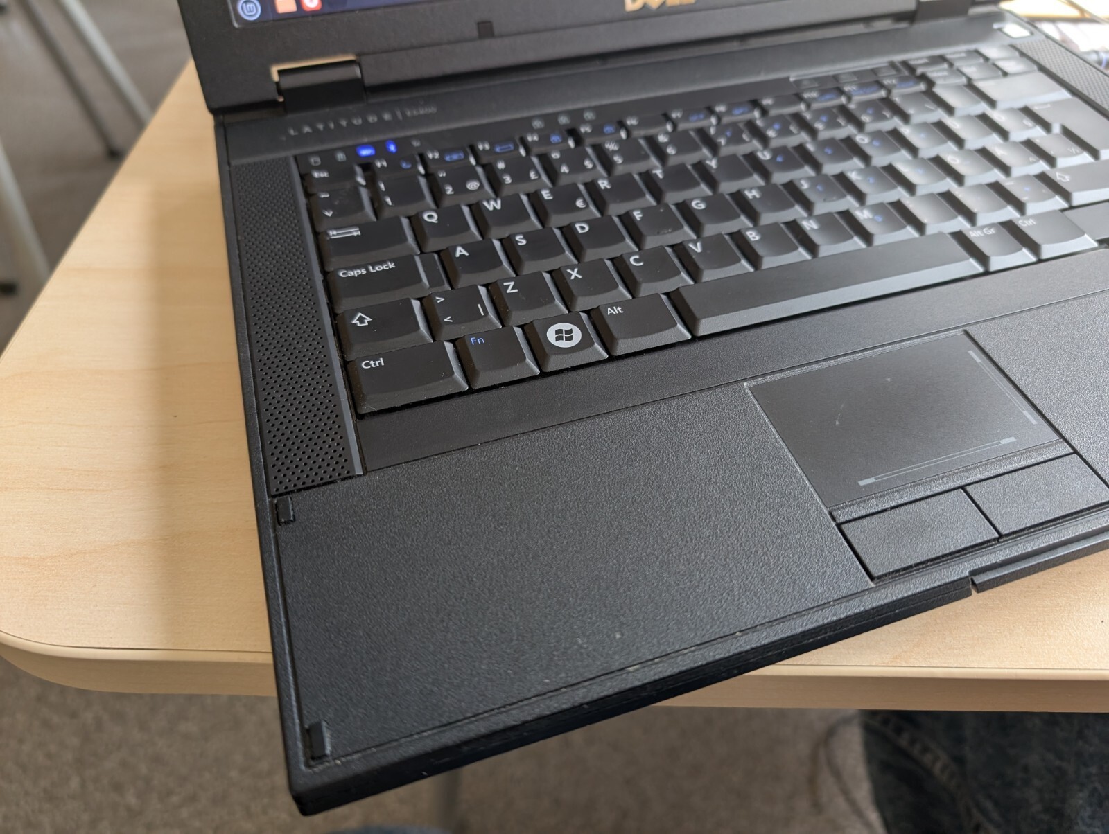 Dell Latitude E5400 / Core 2 Duo P8700 / 4GB RAM / 120GB SSD