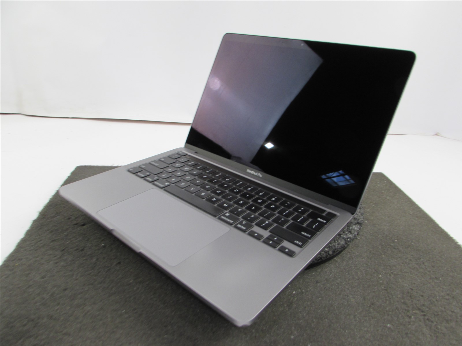 APPLE MACBOOK PRO A2289 (2020) CORE I7-8557U 500GB SSD 16GB RAM NO O.S