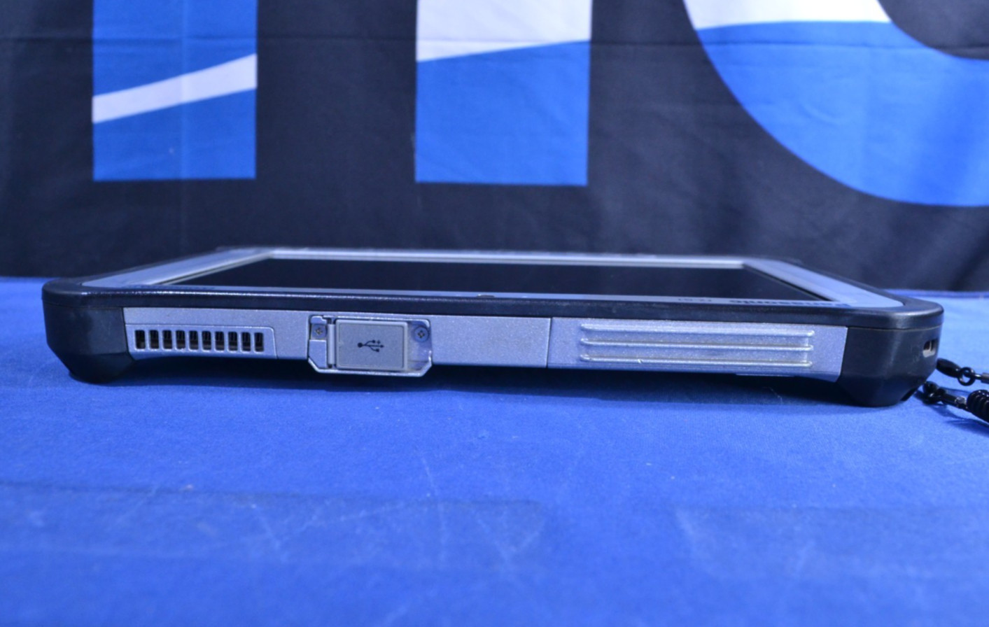 Panasonic FZ-G1 ToughPad with Docking Station i5-6300U/8GB/256GB/No OS (J070902)