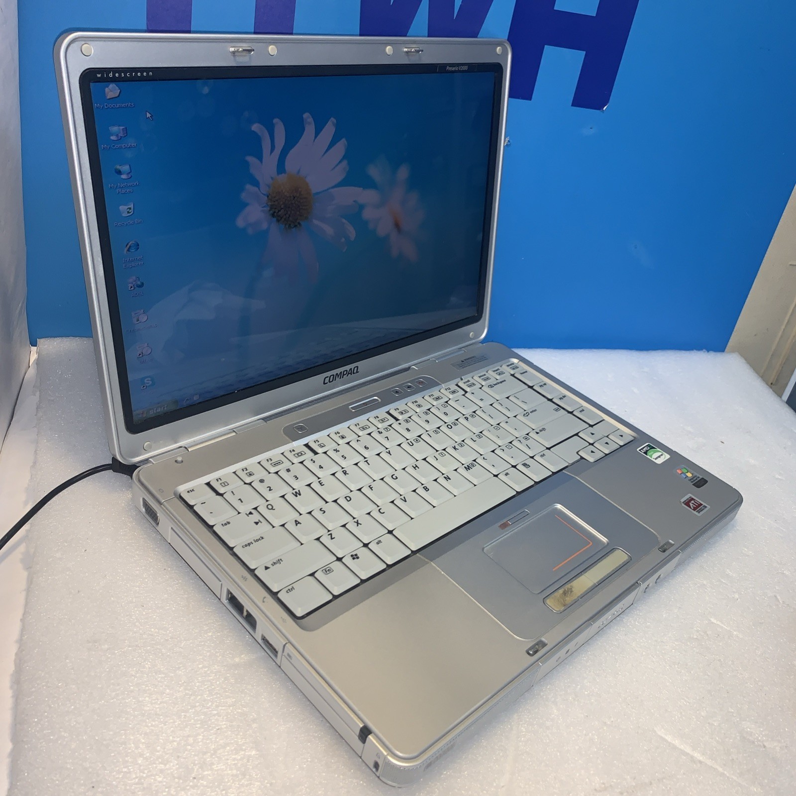 Compaq Predation V2000 AMD Septum 3100+ 1.8GHZ 2GB 40GB Windows XP SP3 Laptop