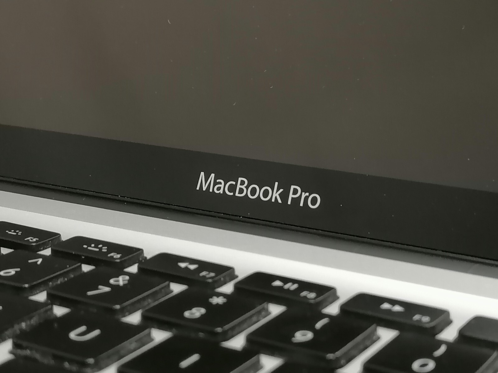 FOR PARTS 2009 15″ Apple MacBook Pro A1286 (T9600/2.8 GHz/2GB RAM)