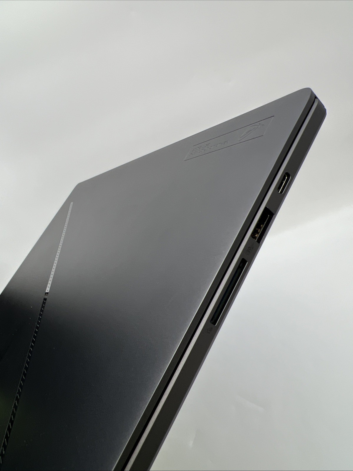 ASUS ROG Zephyrus G16 16″ OLED QHD 240Hz Ultra 9 16GB RAM 3TB SSD RTX 4070 W11H