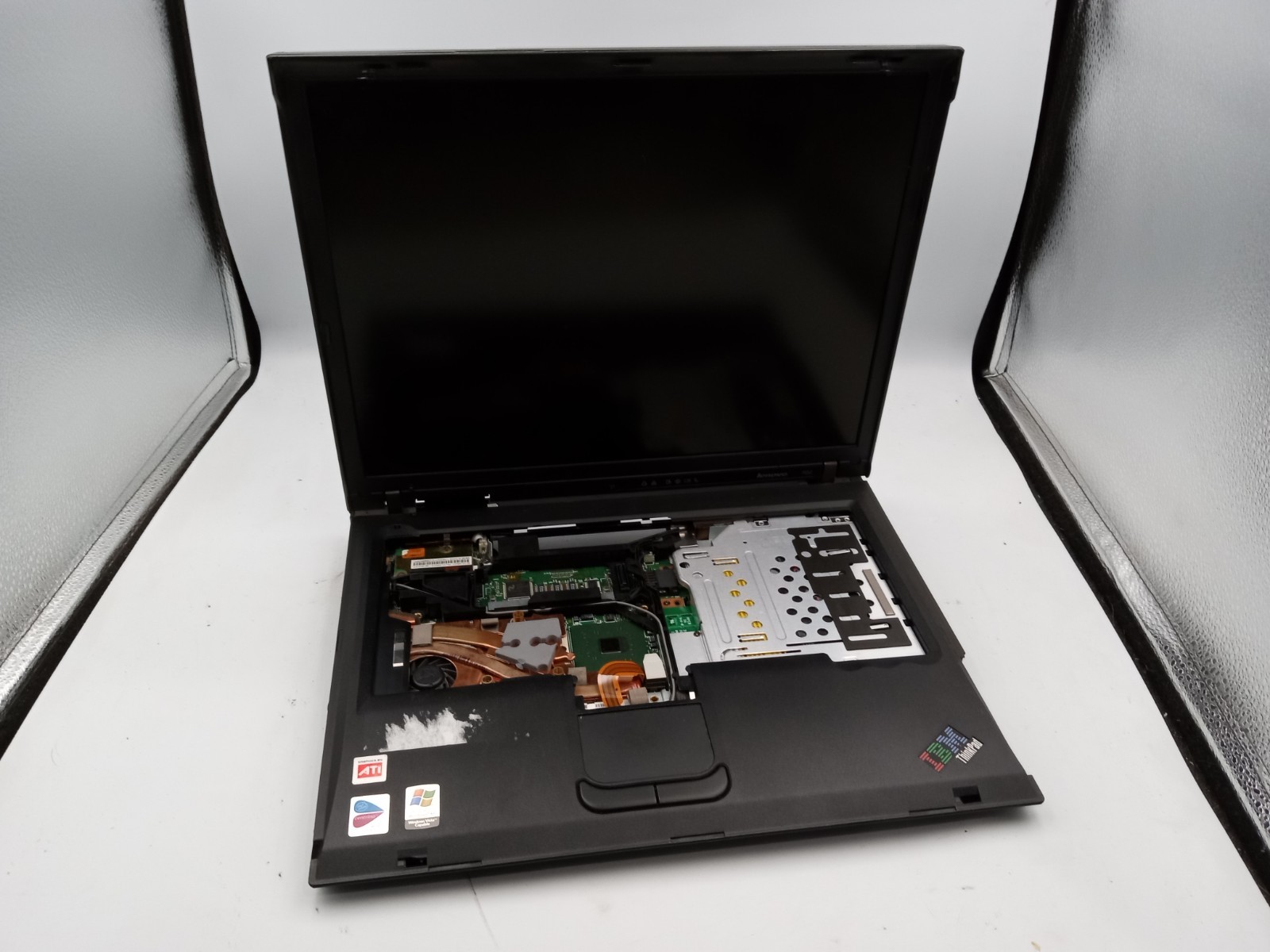 Lenovo IBM ThinkPad R52 15″ Laptop Intel CPU – MISSING PARTS – READ -RR