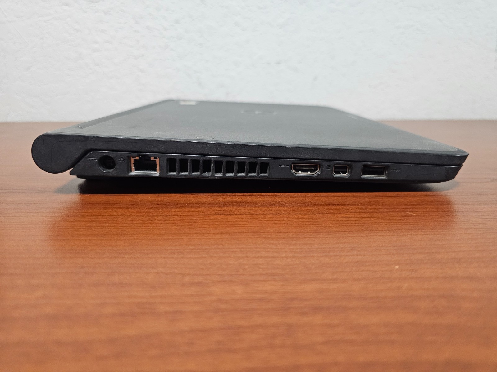 DELL Latitude 3350 Laptop (13.3″, i3-5005U, 8 GB/120 GB SSD, Win11) – TESTED