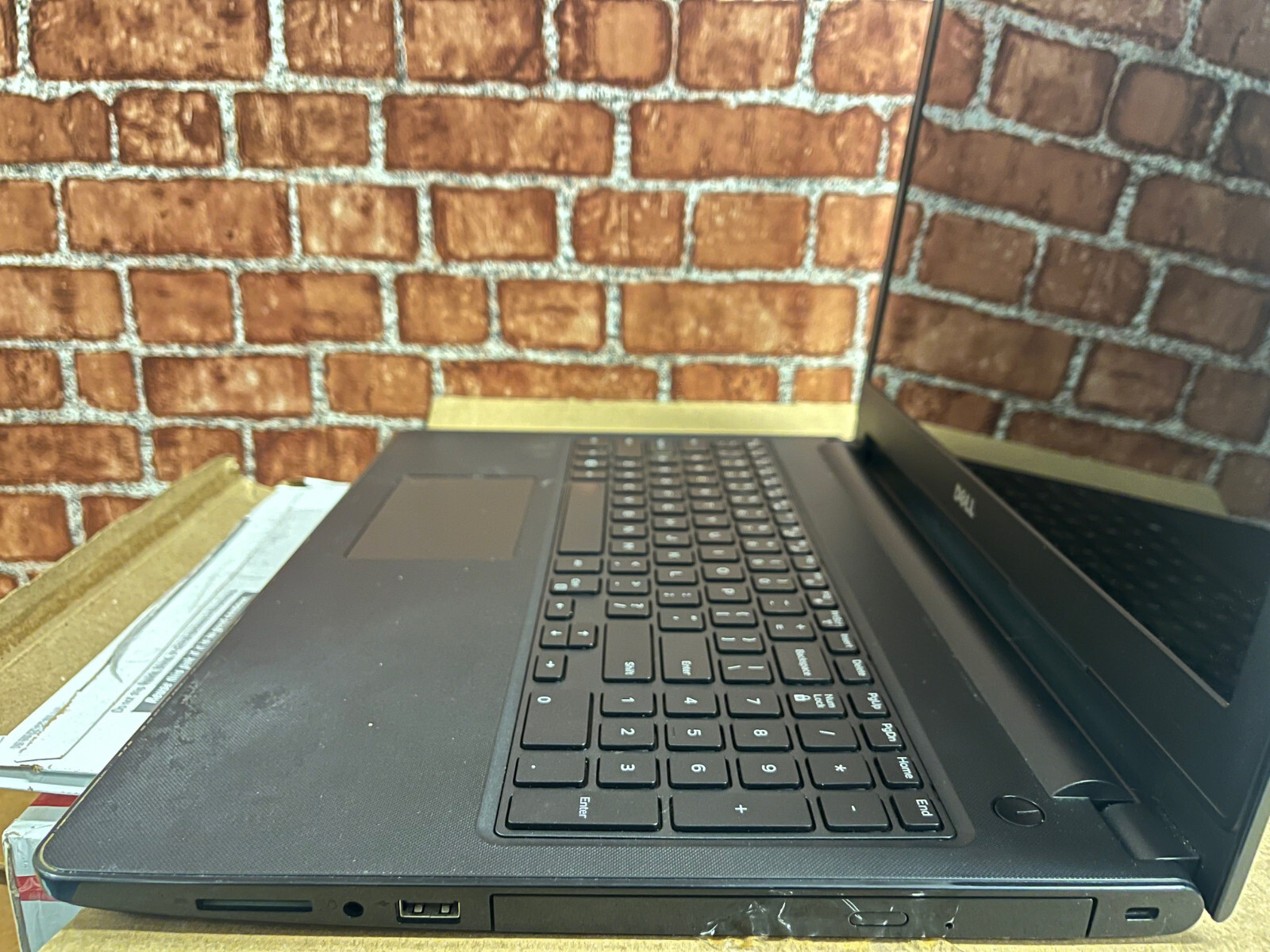 Dell 15 3567 15.6 inch (1TB, Intel Core i3 7th Gen @ 2.40GHz)